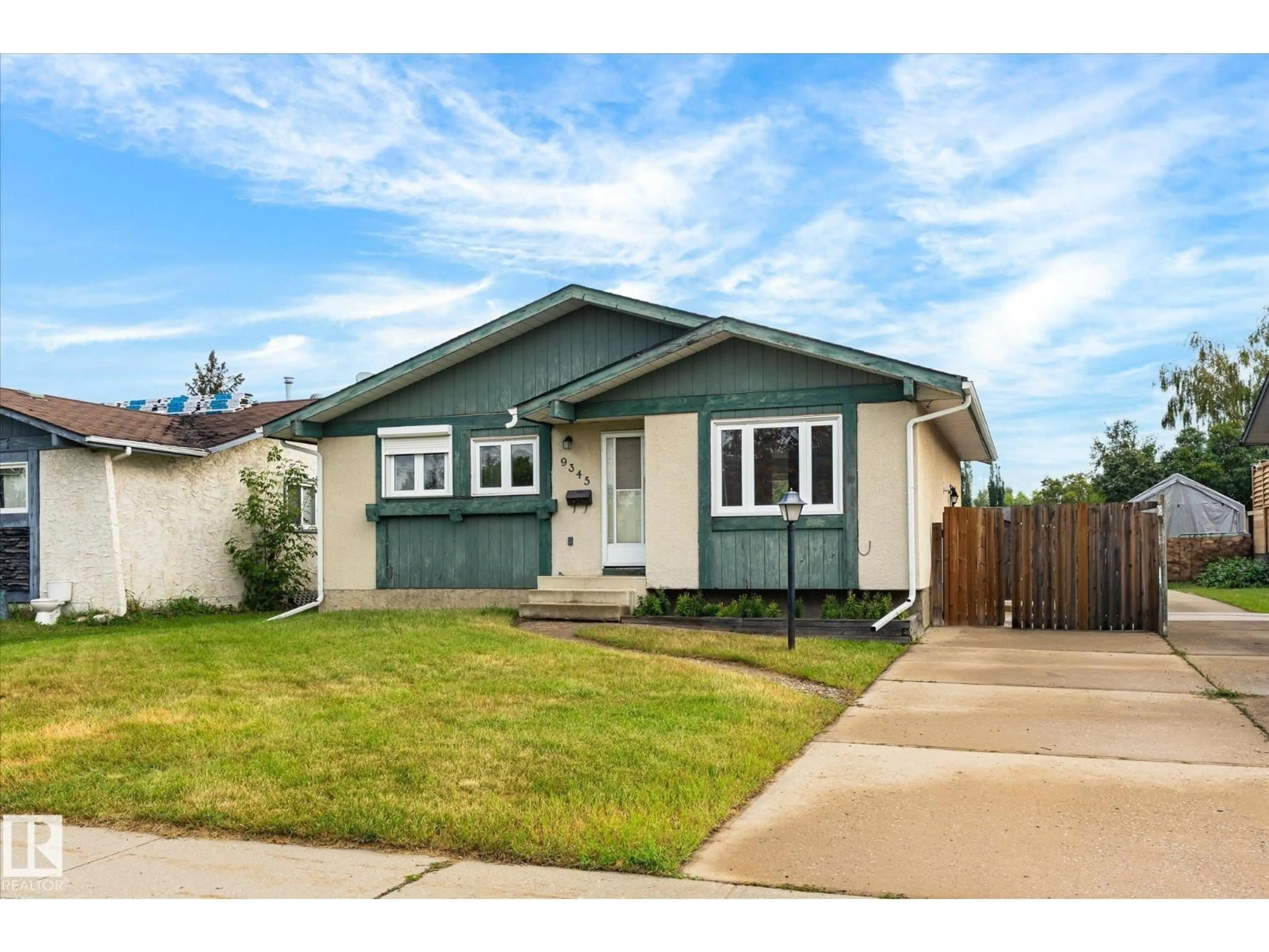 Home with vinyl exterior material, street for 9345 79 ST, Fort Saskatchewan Alberta T8L3P3