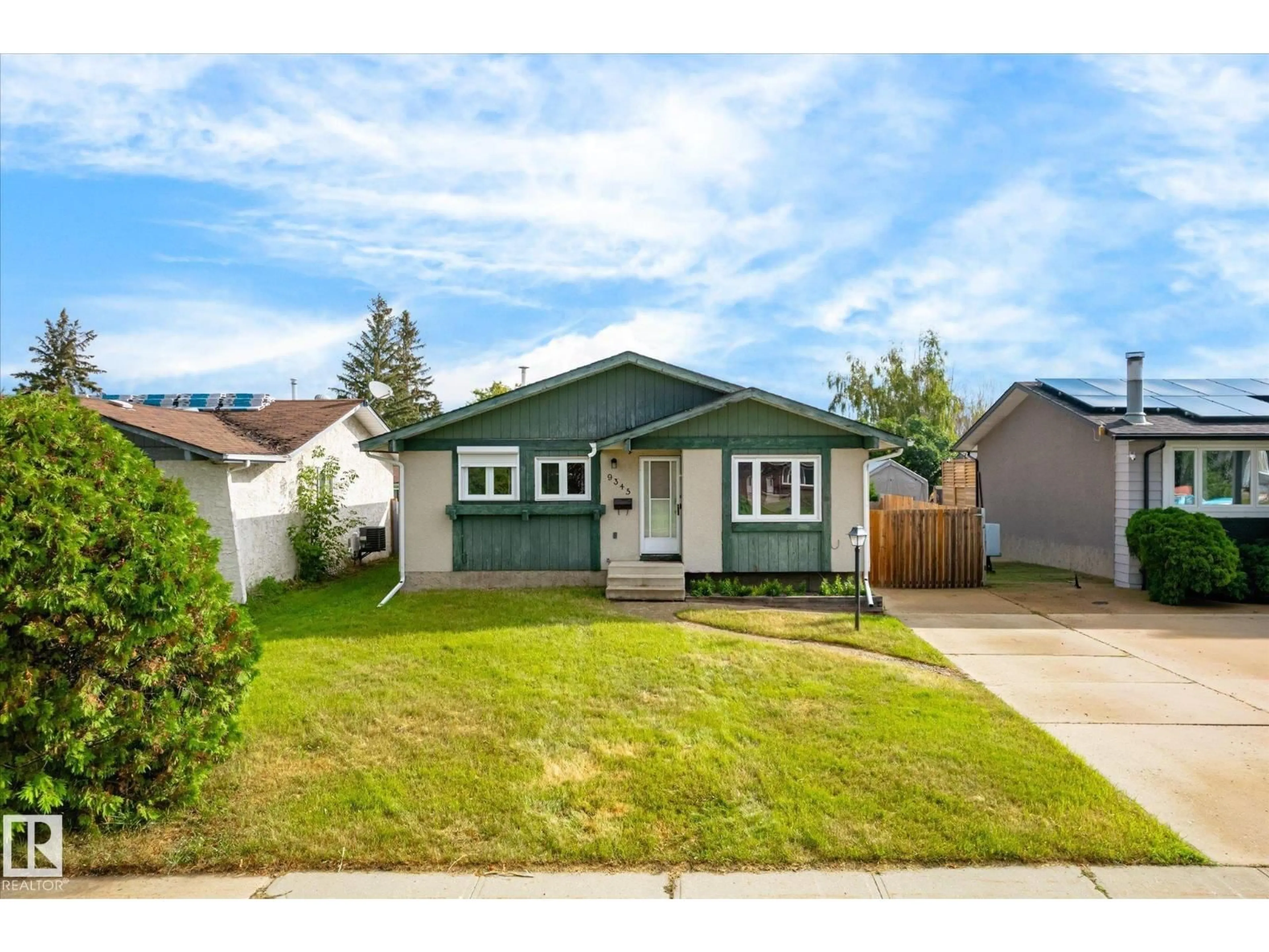 Home with vinyl exterior material, street for 9345 79 ST, Fort Saskatchewan Alberta T8L3P3
