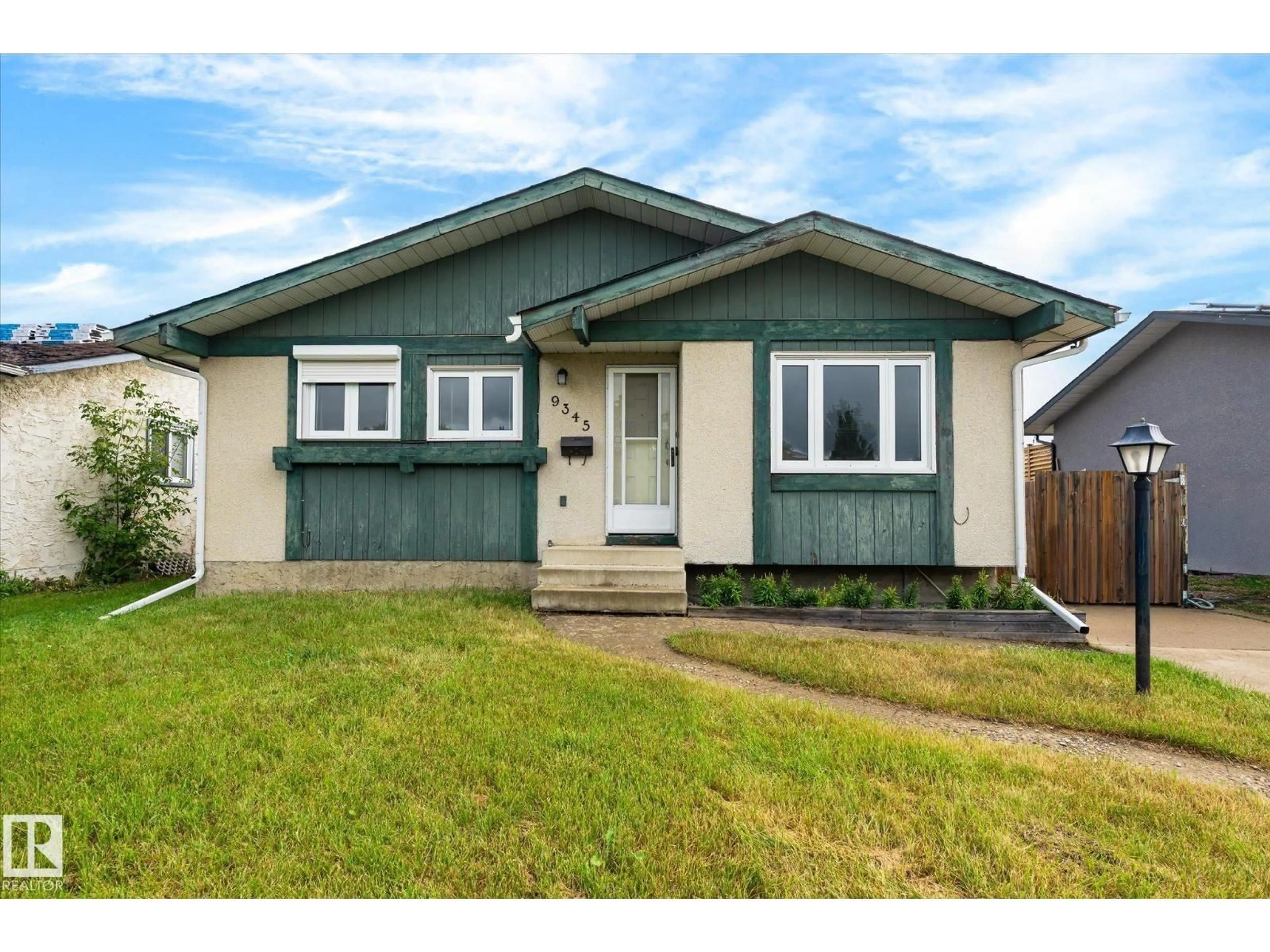 Home with vinyl exterior material, street for 9345 79 ST, Fort Saskatchewan Alberta T8L3P3