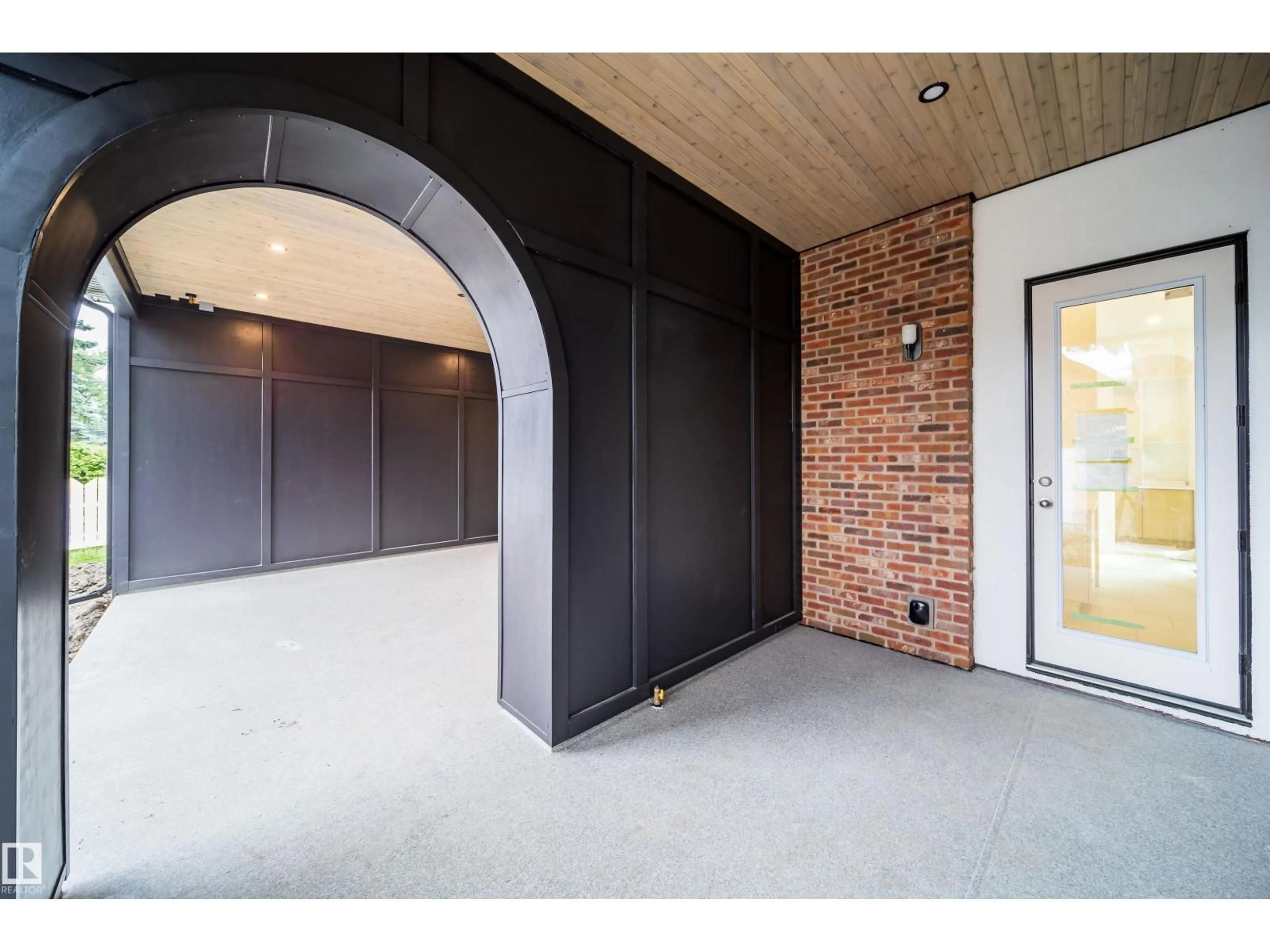 Indoor foyer for NW - 10414 134 ST, Edmonton Alberta T5N2B2