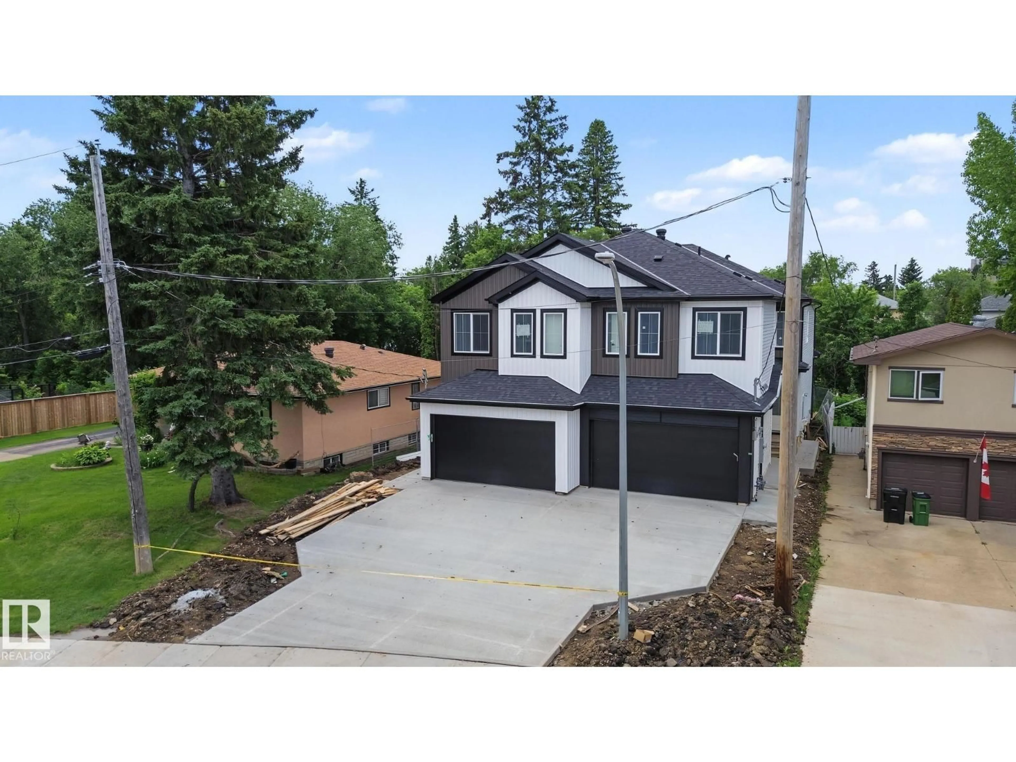 A pic from outside/outdoor area/front of a property/back of a property/a pic from drone, street for 10619 60A AV, Edmonton Alberta T6H1K5