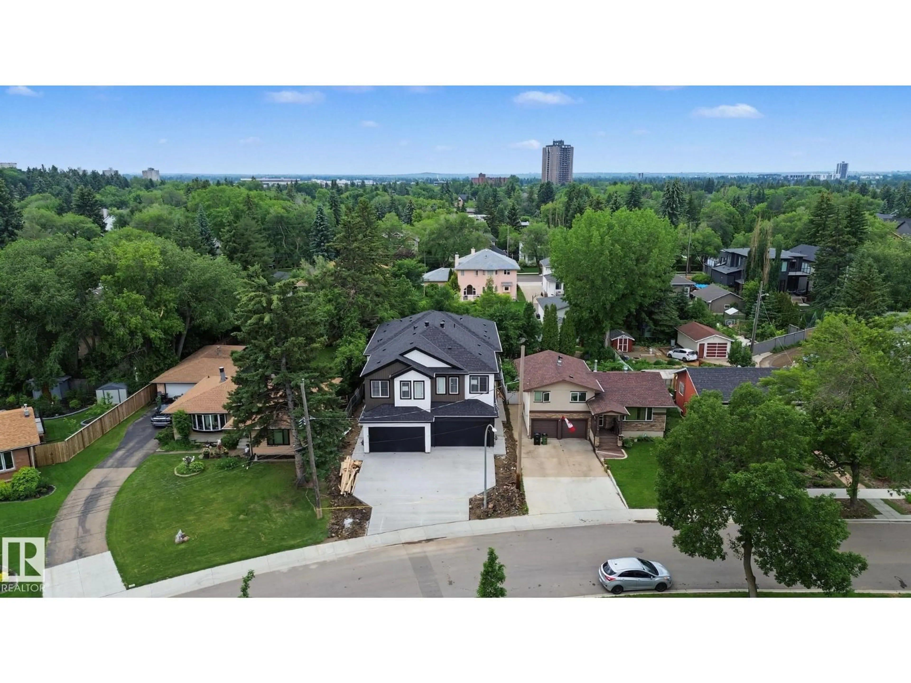A pic from outside/outdoor area/front of a property/back of a property/a pic from drone, street for 10619 60A AV, Edmonton Alberta T6H1K5