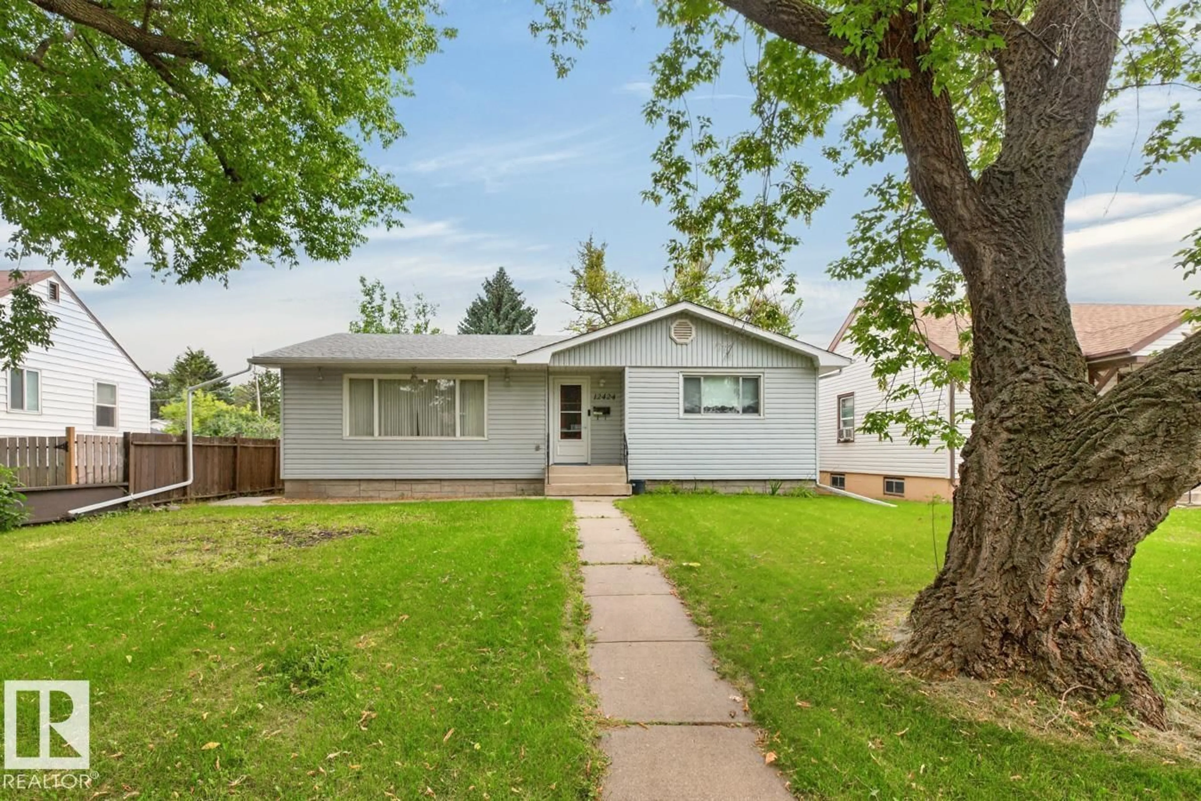 Home with vinyl exterior material, street for NW - 12424 77 ST, Edmonton Alberta T5B2H5