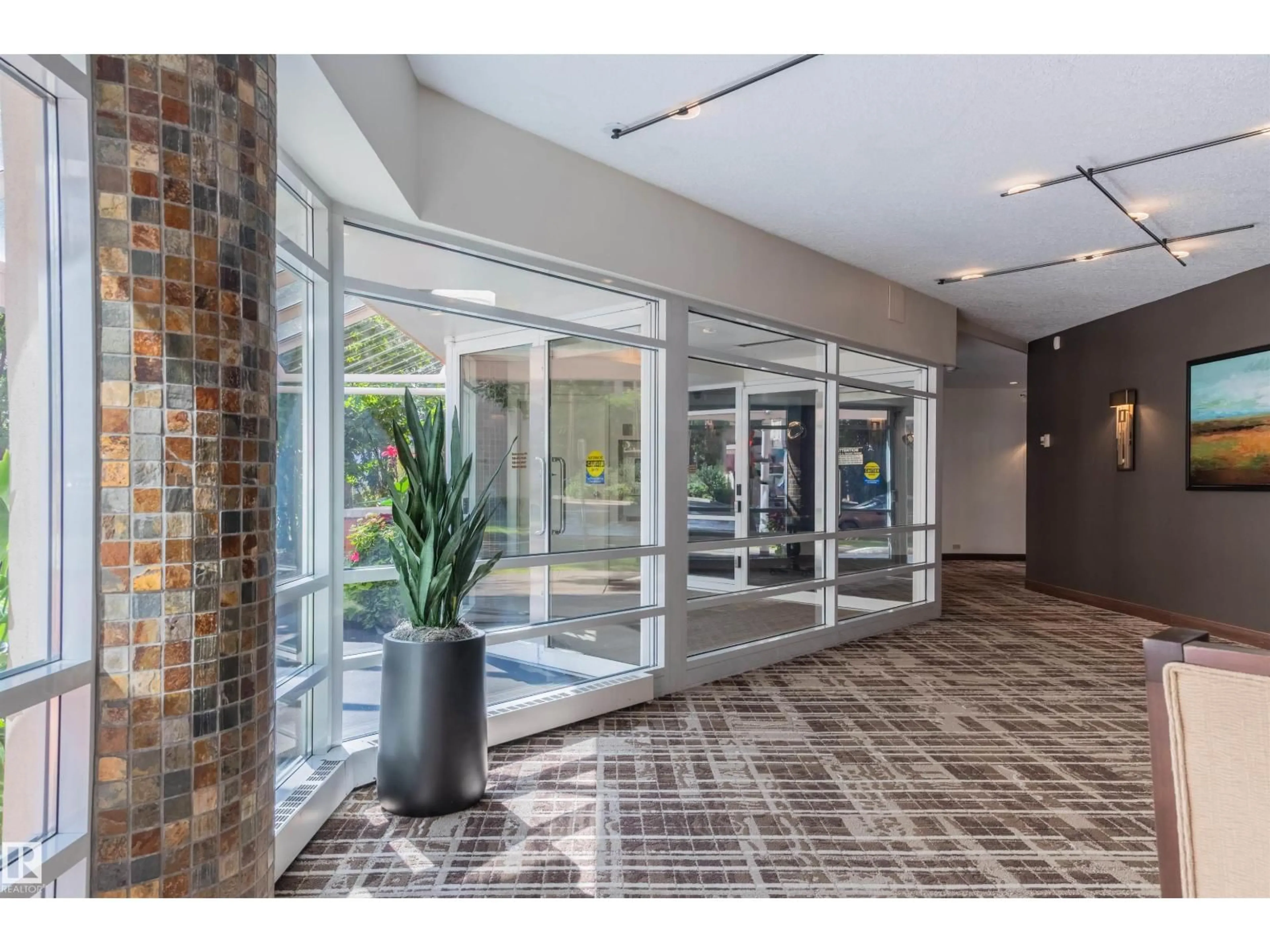 Indoor foyer for 10010 - 1202 119 ST, Edmonton Alberta T5K1Y8