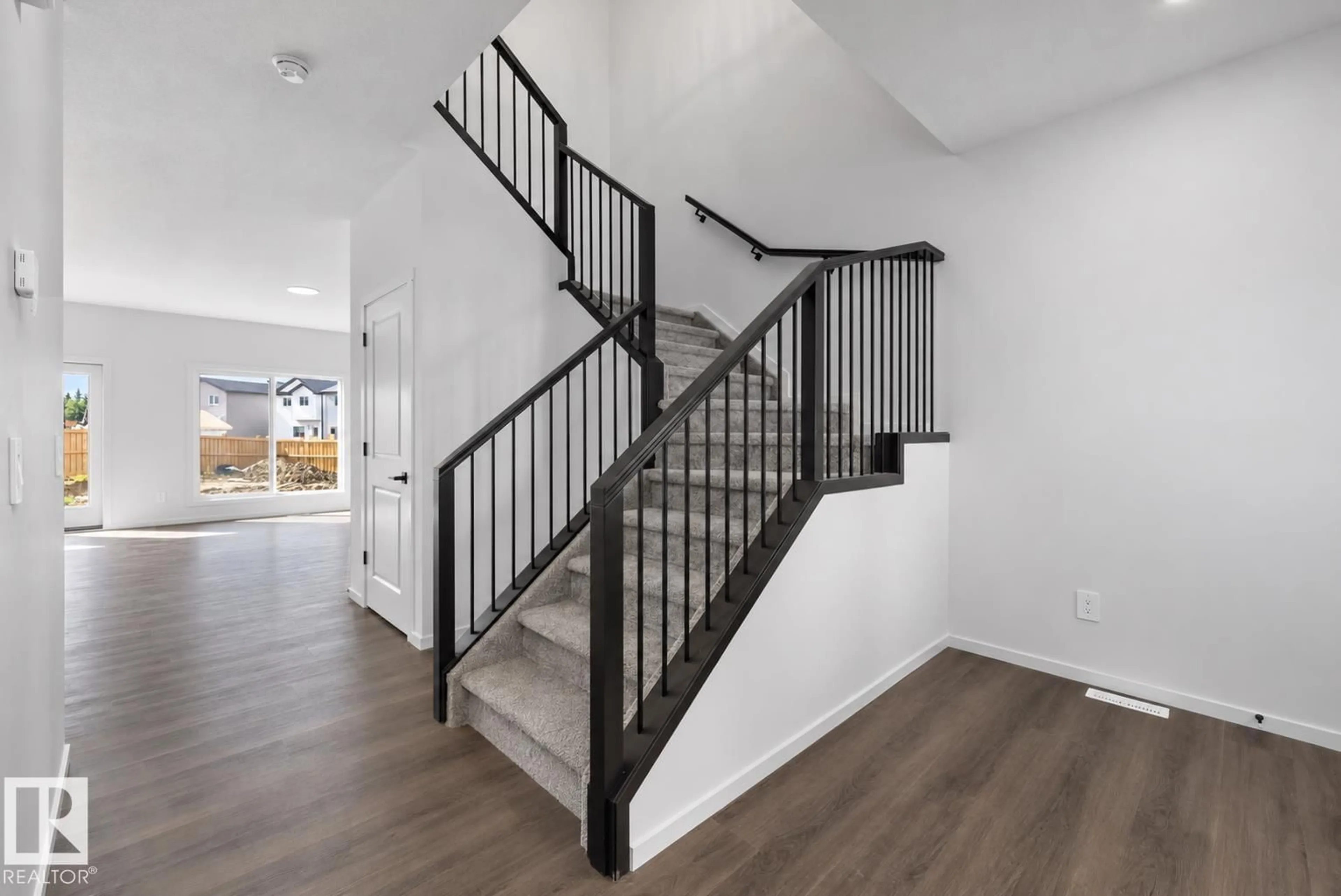 Stairs for SW - 544 22 ST, Edmonton Alberta T6X3M1
