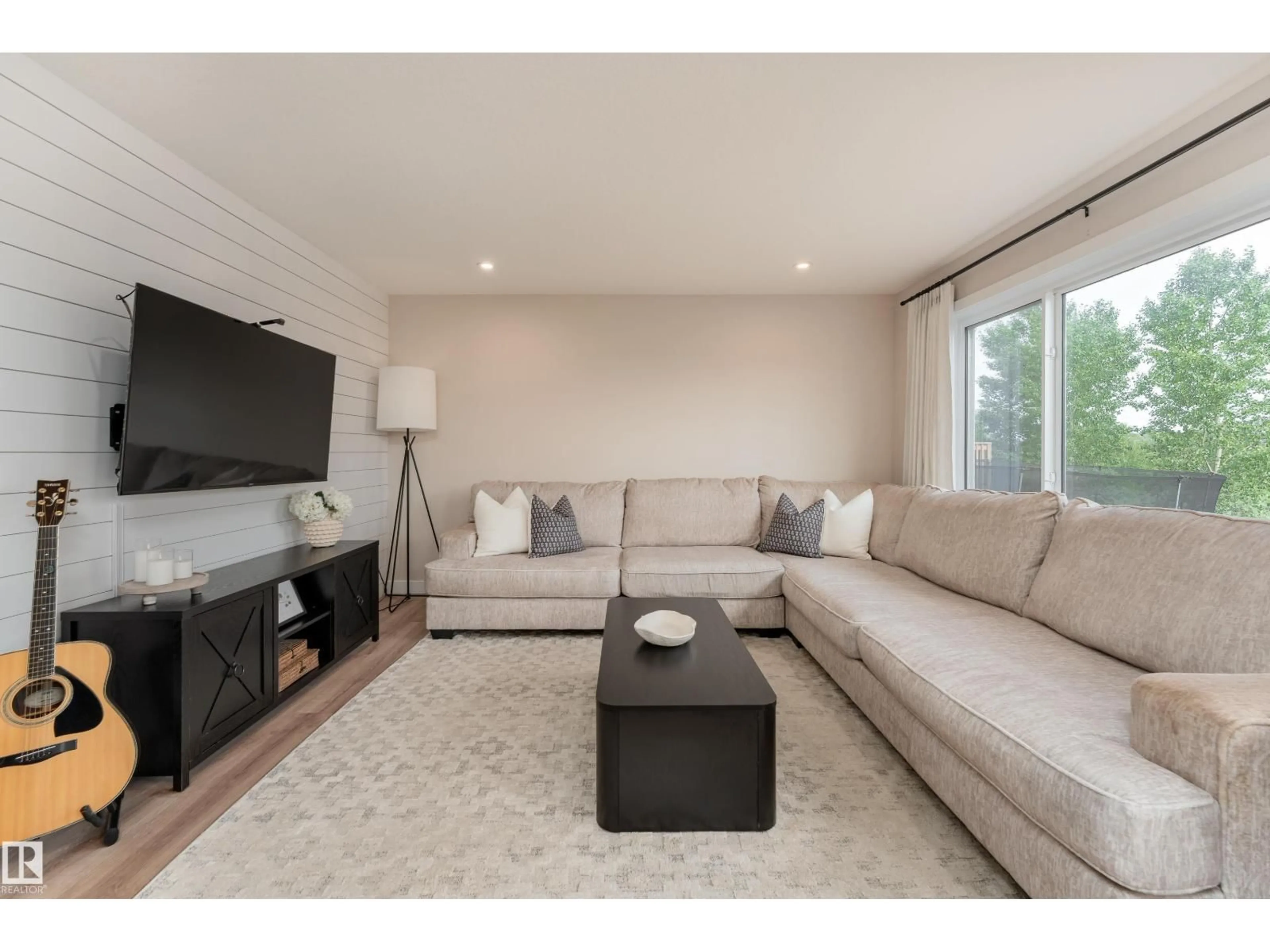 Living room with furniture, unknown for 584 MEADOWVIEW DR, Fort Saskatchewan Alberta T8L0X1