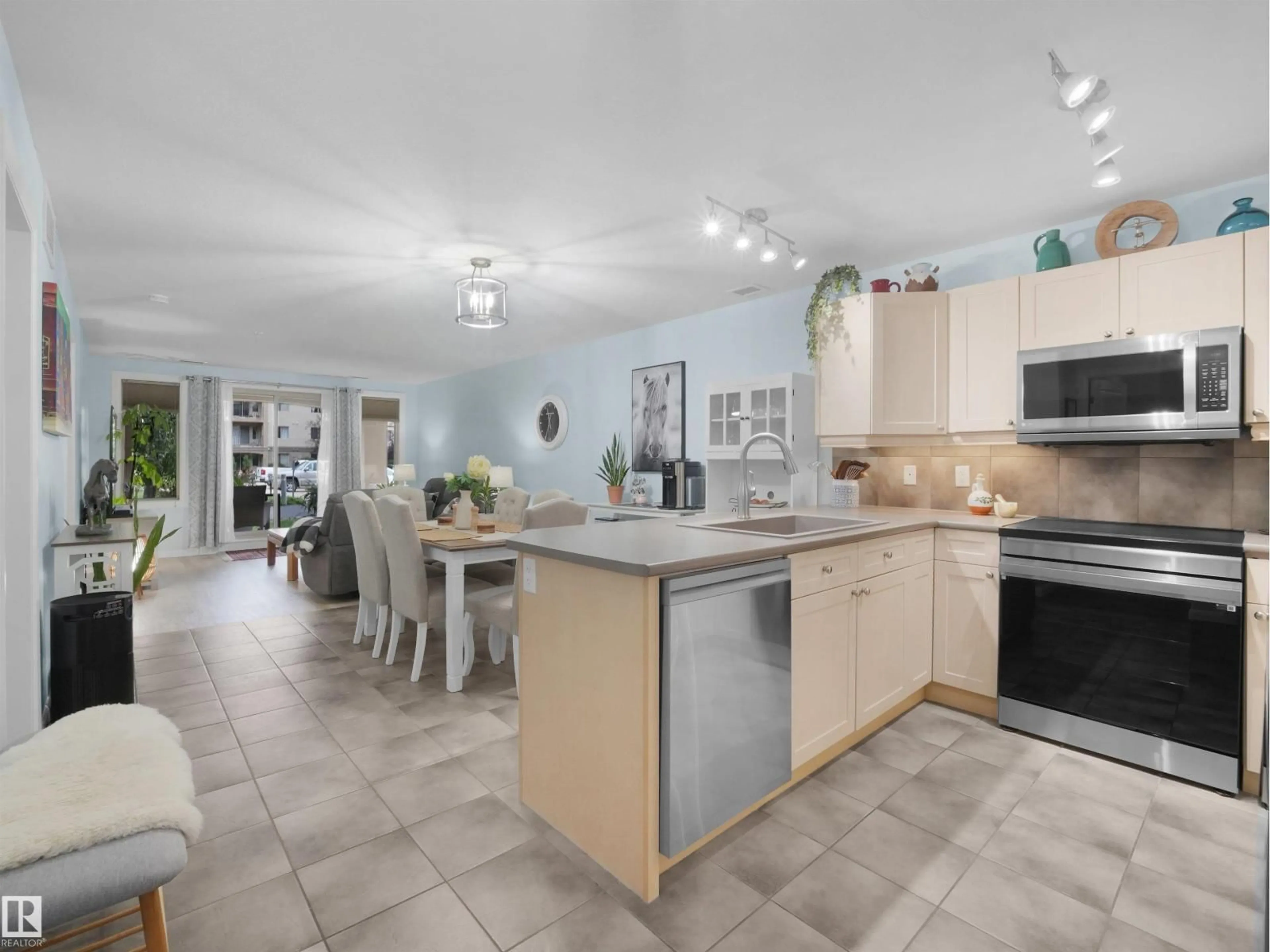 Open concept kitchen, ceramic/tile floor for 400 - 132 PALISADES WY, Sherwood Park Alberta T8H0H4