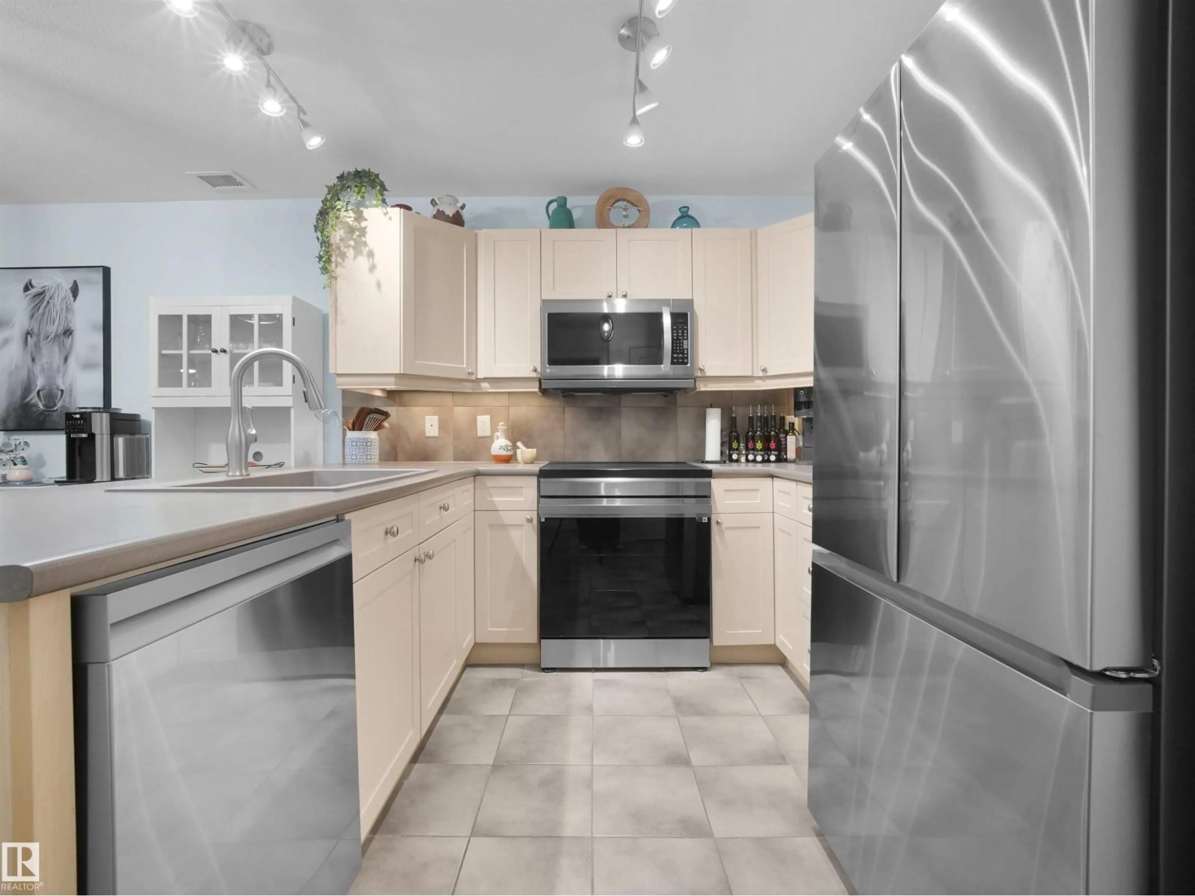 Open concept kitchen, ceramic/tile floor for 400 - 132 PALISADES WY, Sherwood Park Alberta T8H0H4