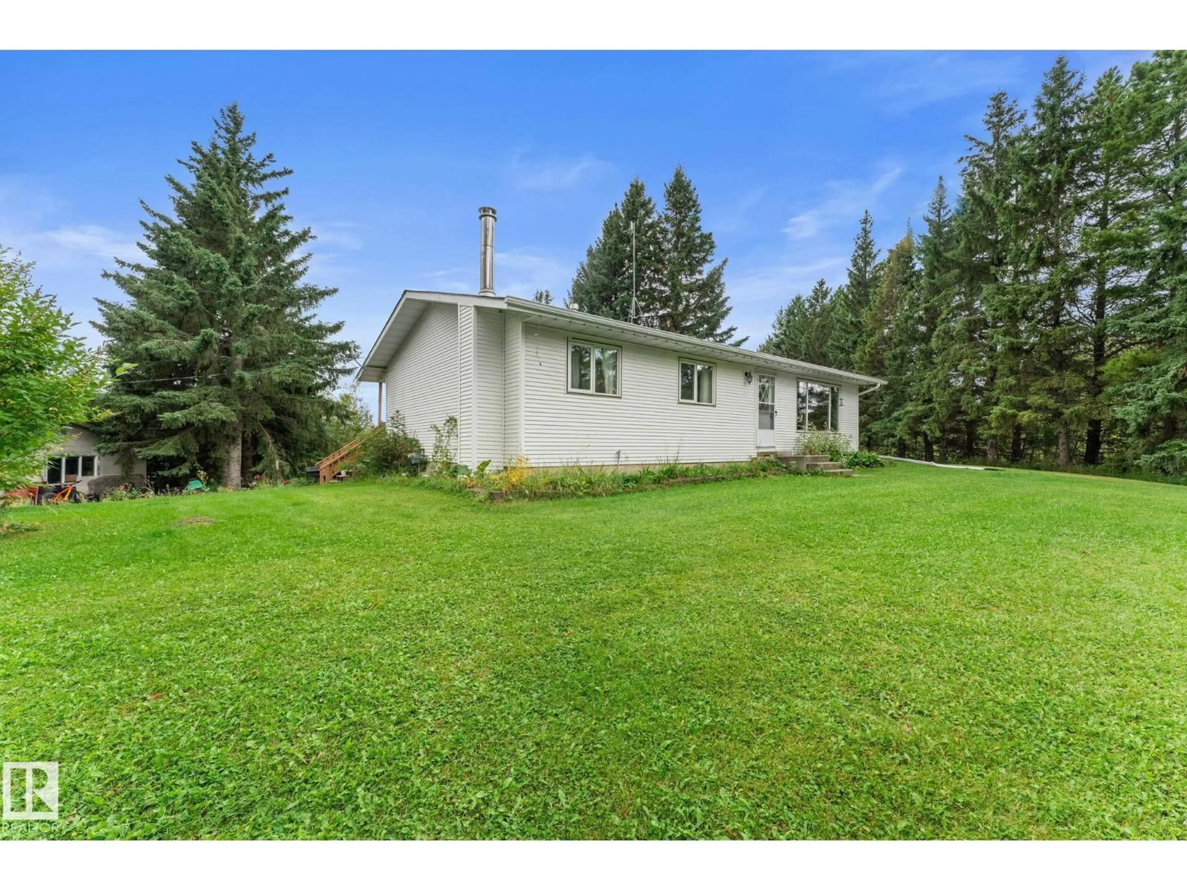 A pic from outside/outdoor area/front of a property/back of a property/a pic from drone, unknown for 266 51559 RGE ROAD 225, Rural Strathcona County Alberta T8C1H5