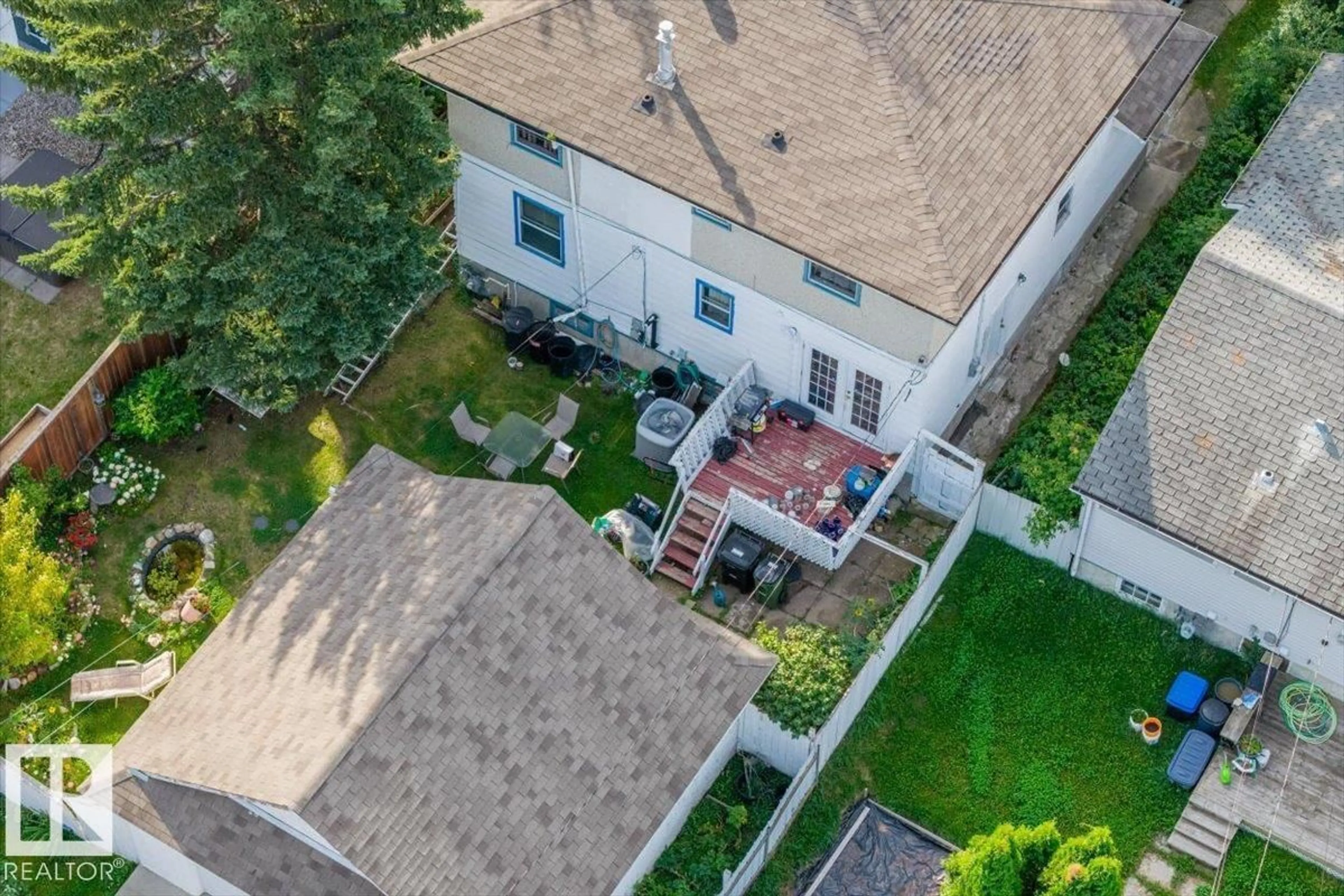 A pic from outside/outdoor area/front of a property/back of a property/a pic from drone, street for 14608 93 AV, Edmonton Alberta T5R5G6
