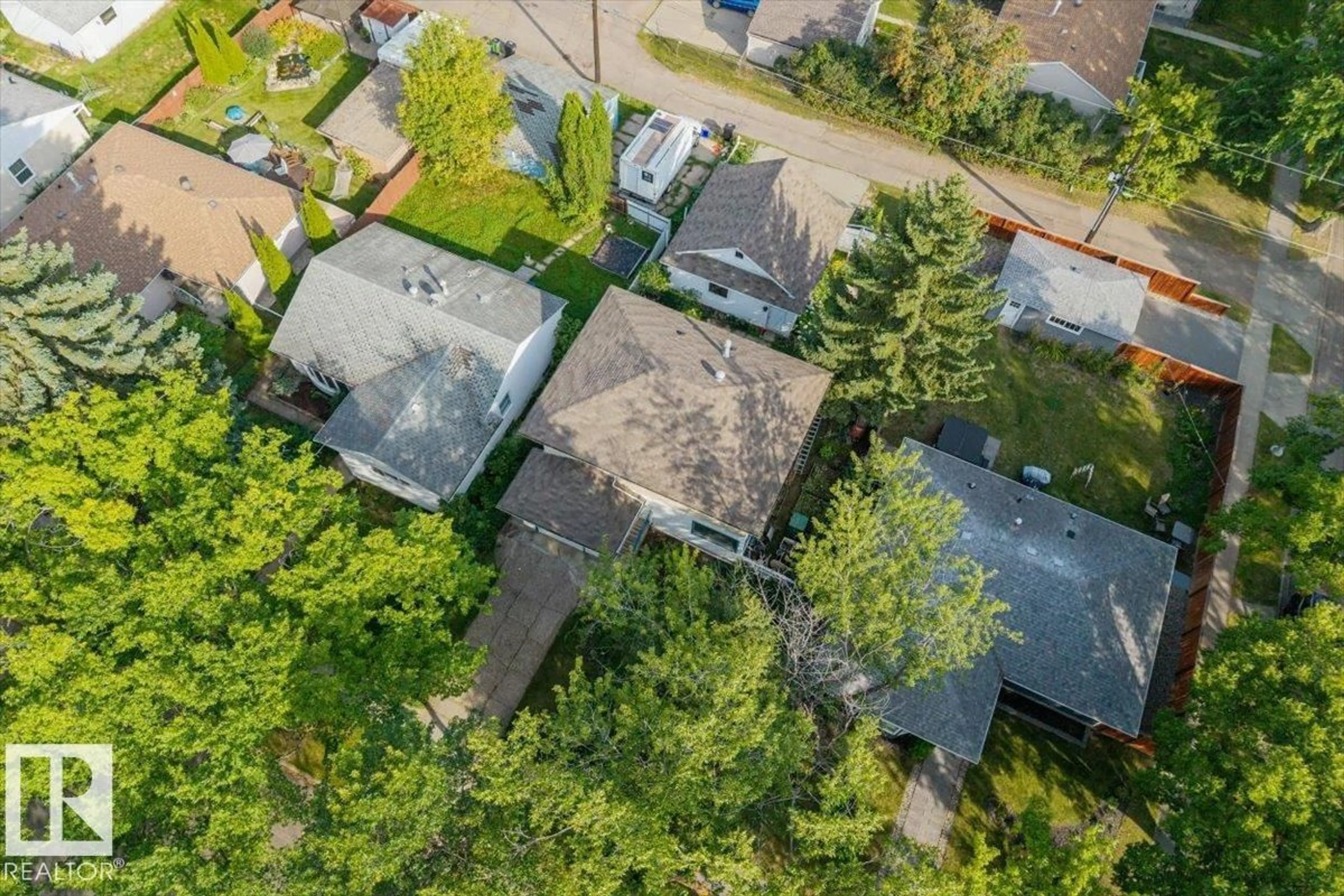 A pic from outside/outdoor area/front of a property/back of a property/a pic from drone, street for 14608 93 AV, Edmonton Alberta T5R5G6