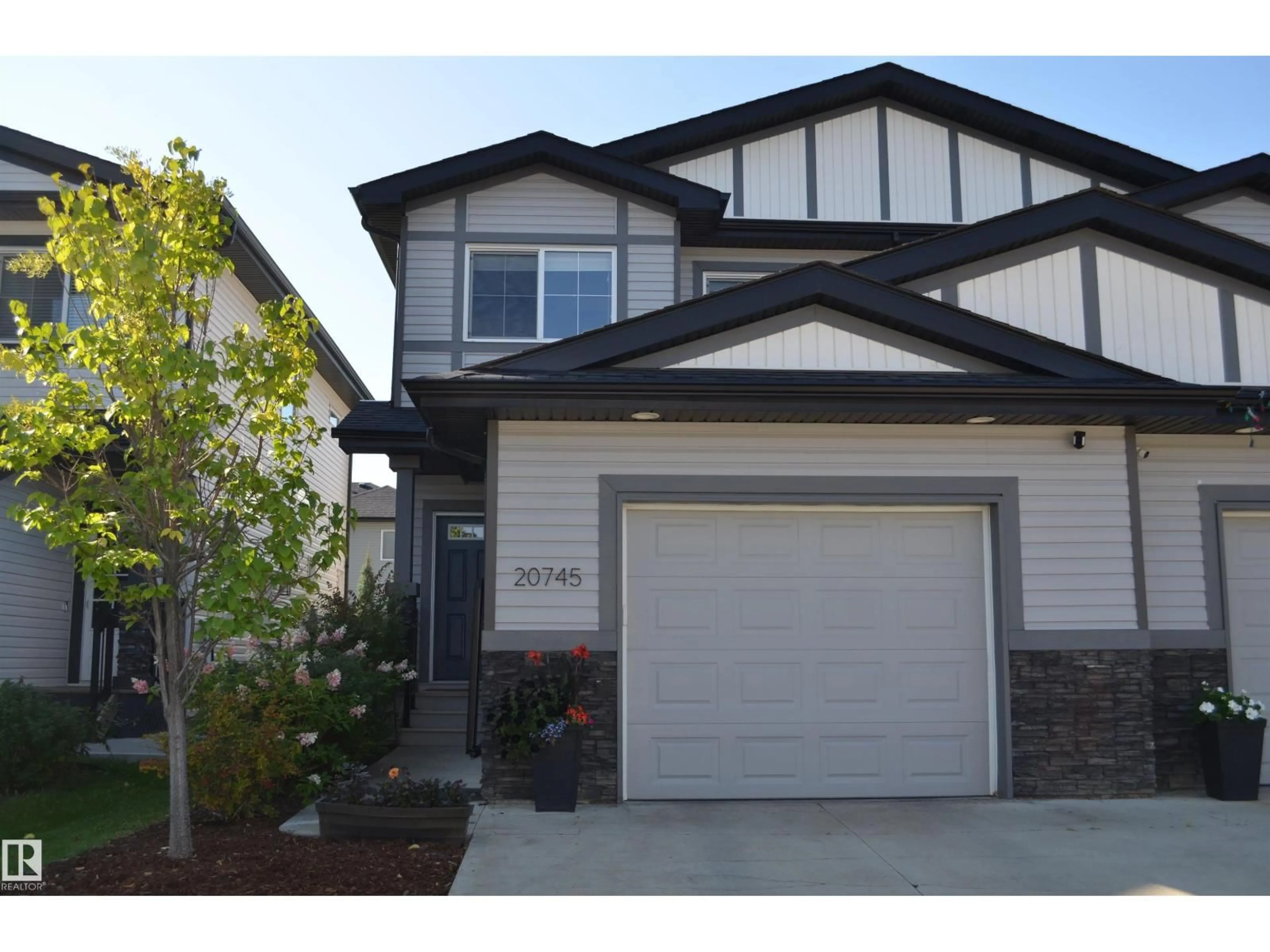 Home with vinyl exterior material, street for 20745 99A AV, Edmonton Alberta T5T7G4