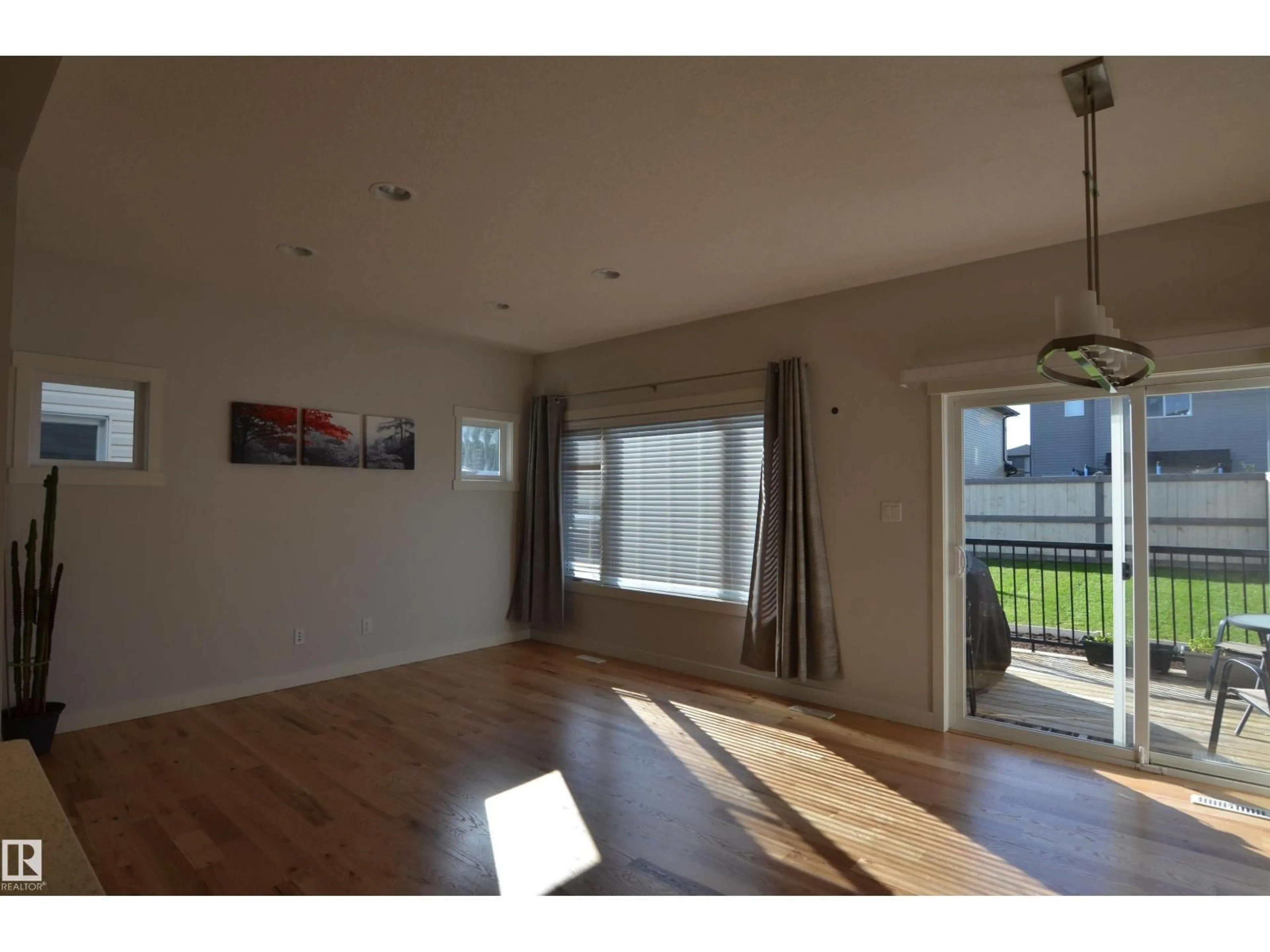 A pic of a room for 20745 99A AV, Edmonton Alberta T5T7G4