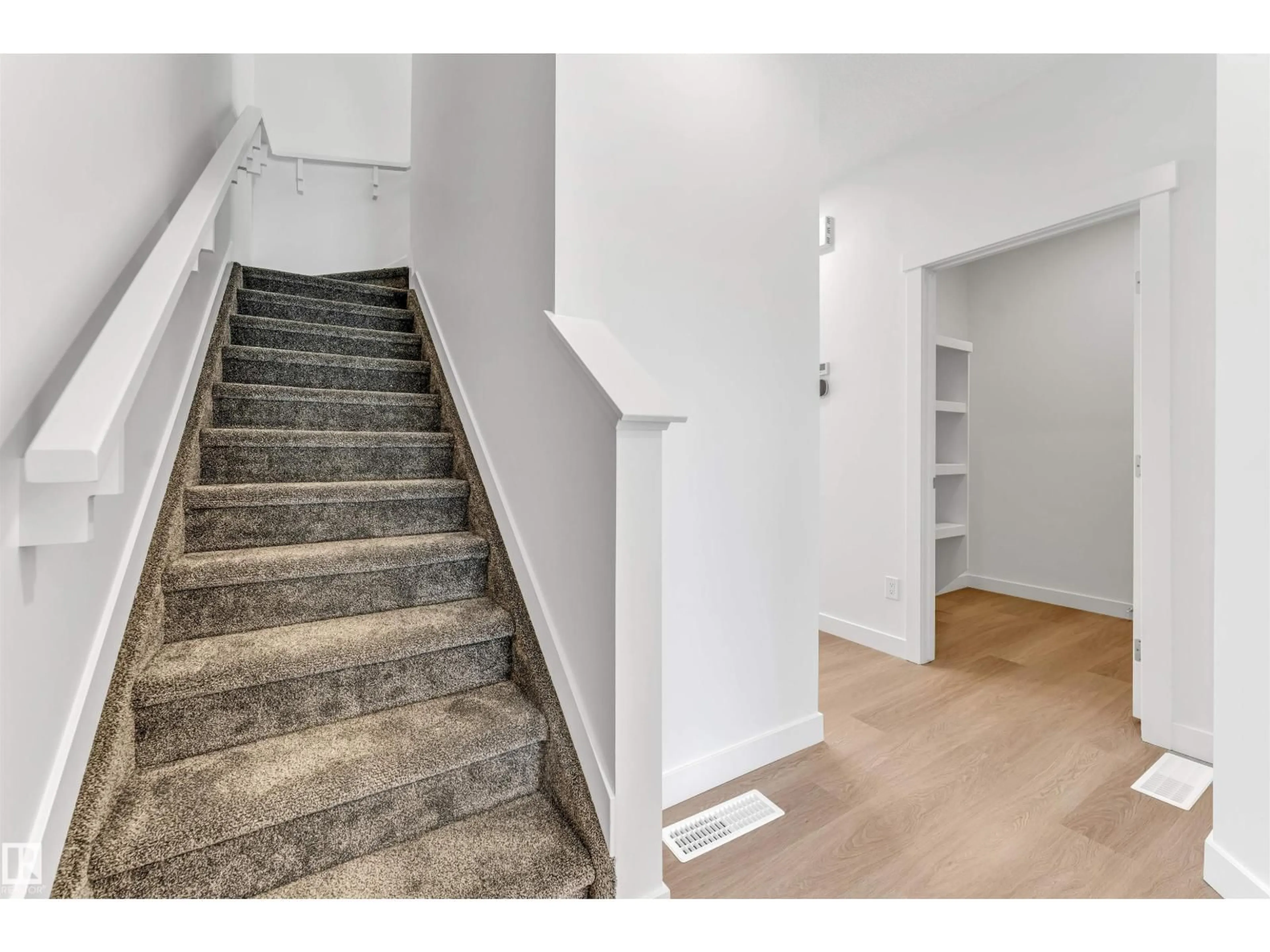 Stairs for 48 MATTSON DR, Edmonton Alberta T5X1A3