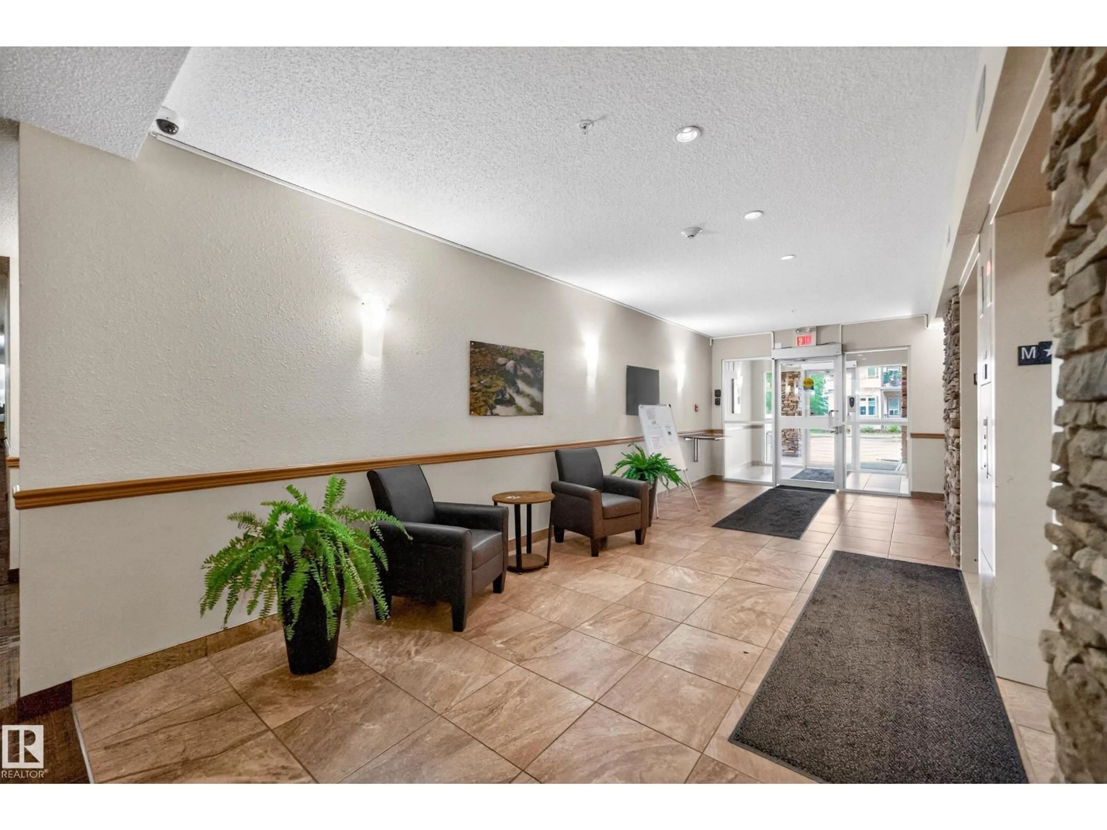 Lobby for #215 - 2045 GRANTHAM CO, Edmonton Alberta T5T3X6