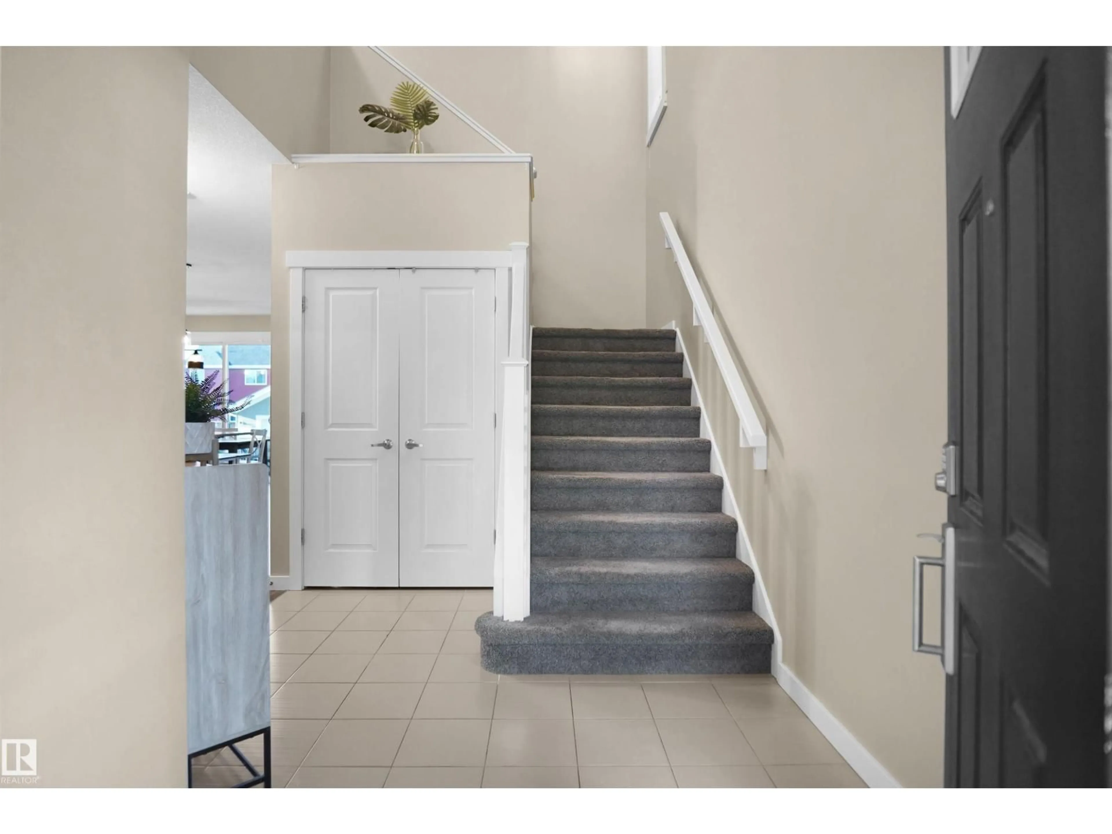 Indoor entryway for SW - 7812 18 AV, Edmonton Alberta T6X0V3