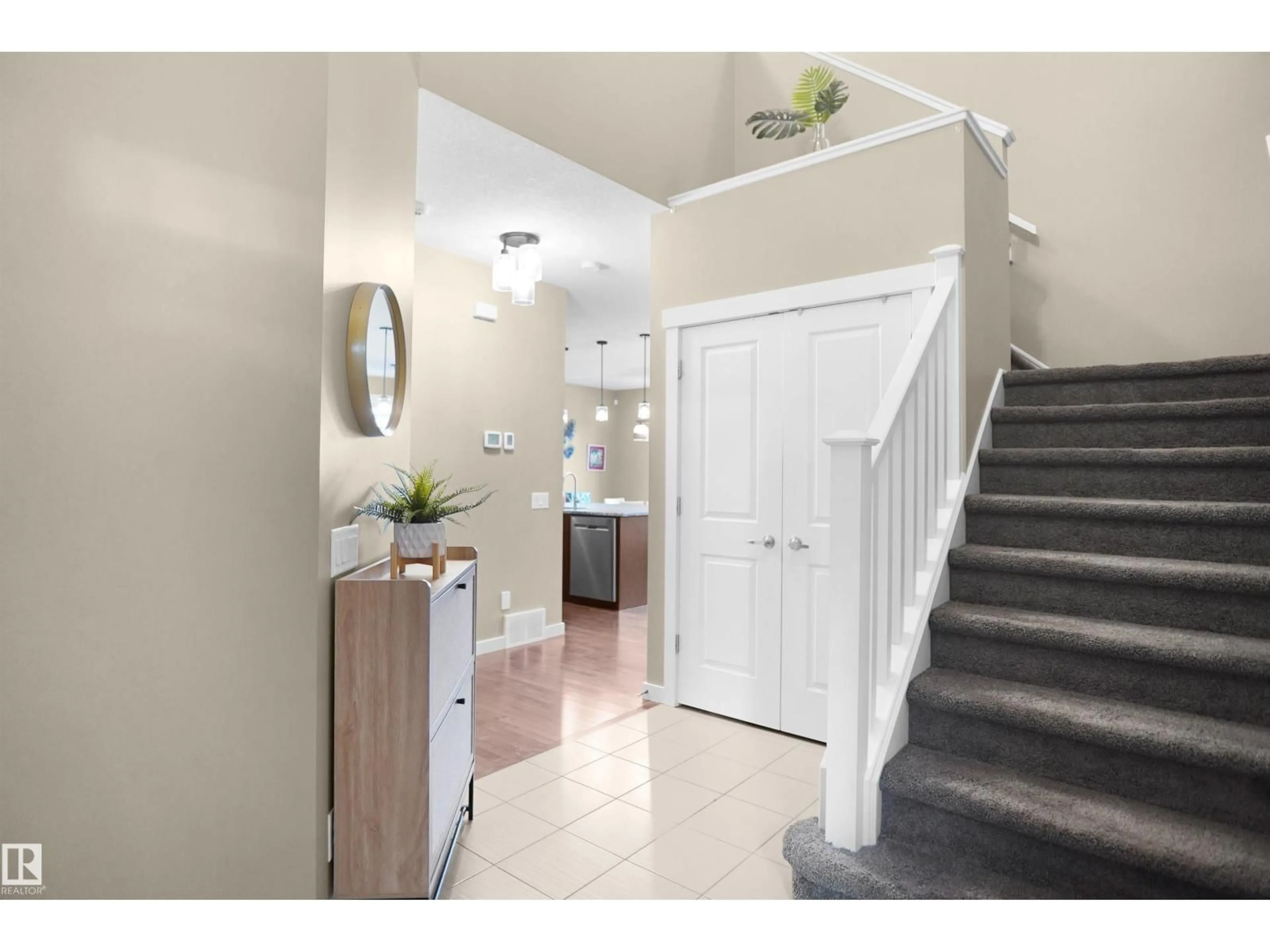 Indoor entryway for SW - 7812 18 AV, Edmonton Alberta T6X0V3