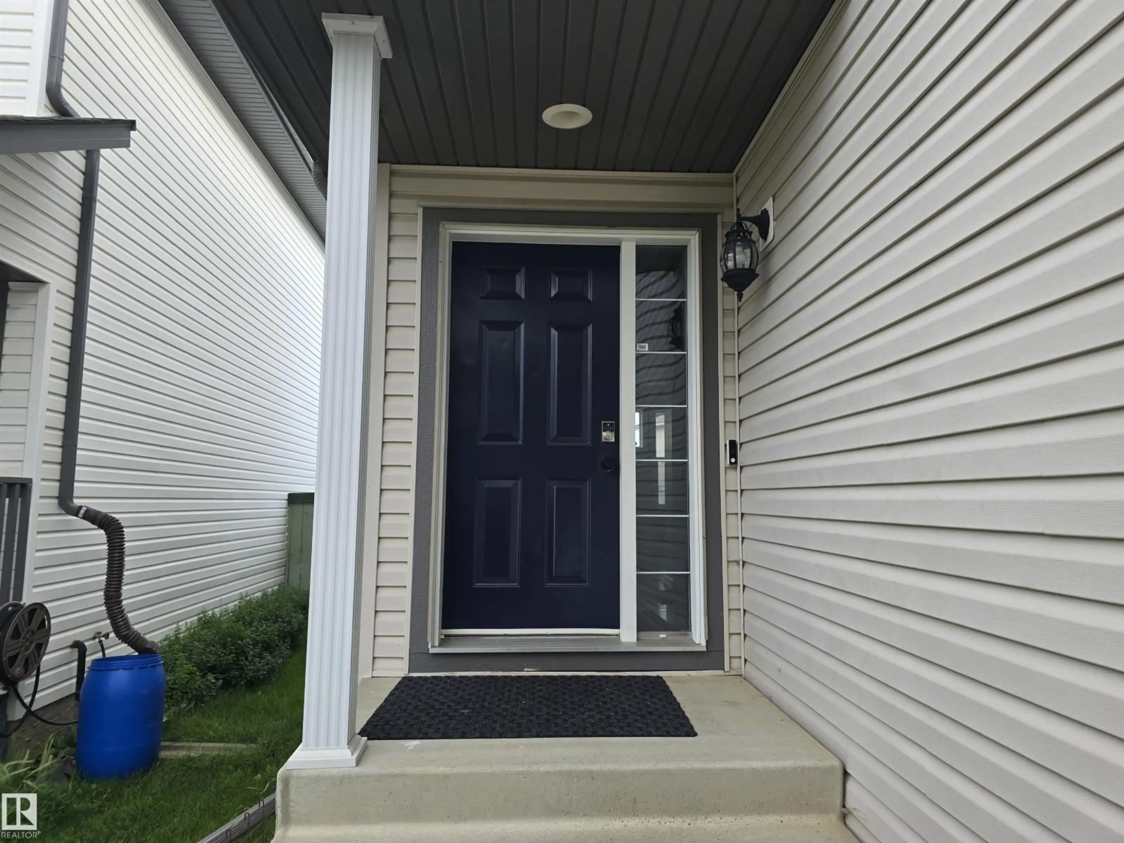 Indoor entryway for 21208 89A AV, Edmonton Alberta T5T6V5