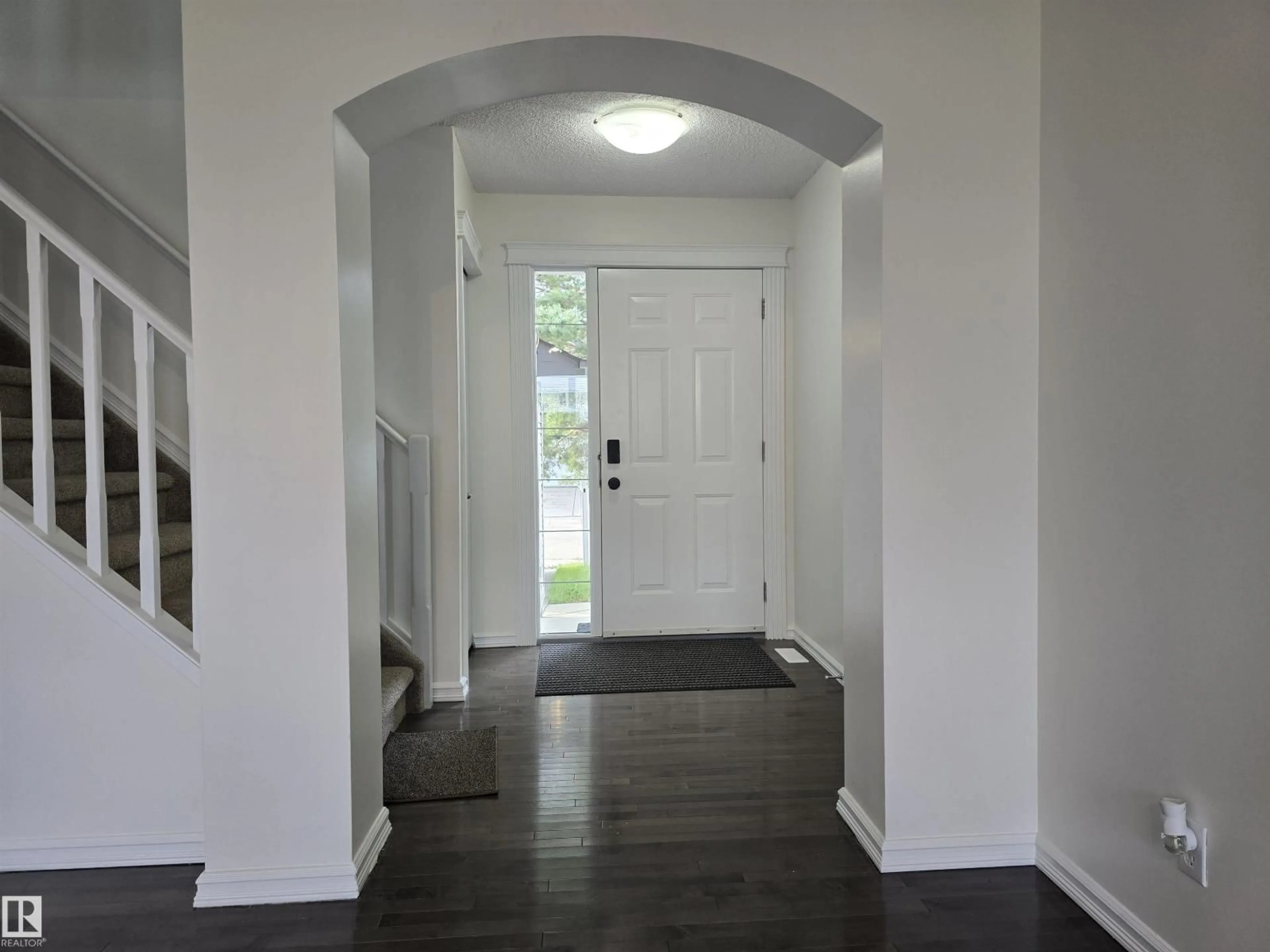 Indoor entryway for 21208 89A AV, Edmonton Alberta T5T6V5