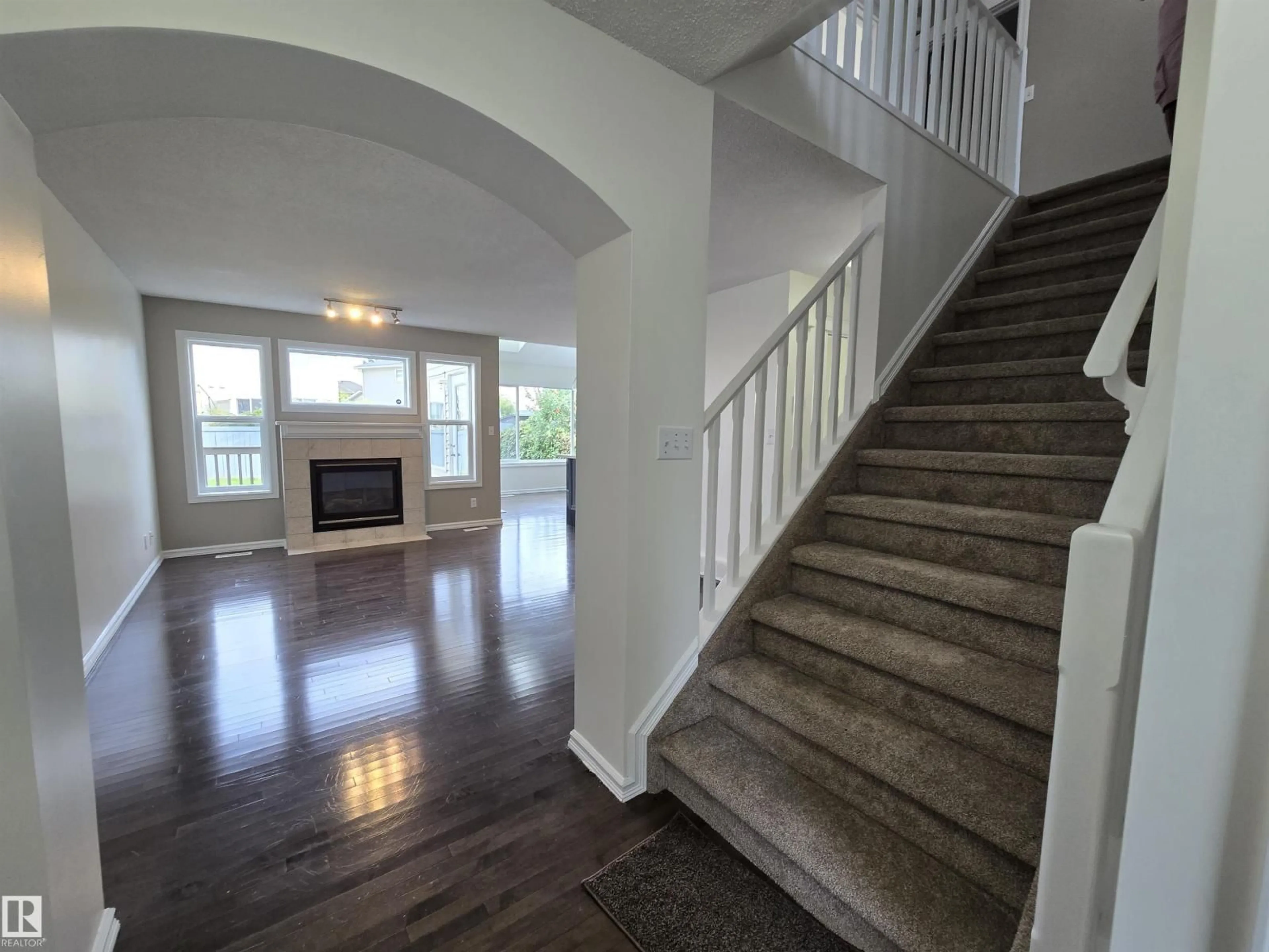 Indoor entryway for 21208 89A AV, Edmonton Alberta T5T6V5