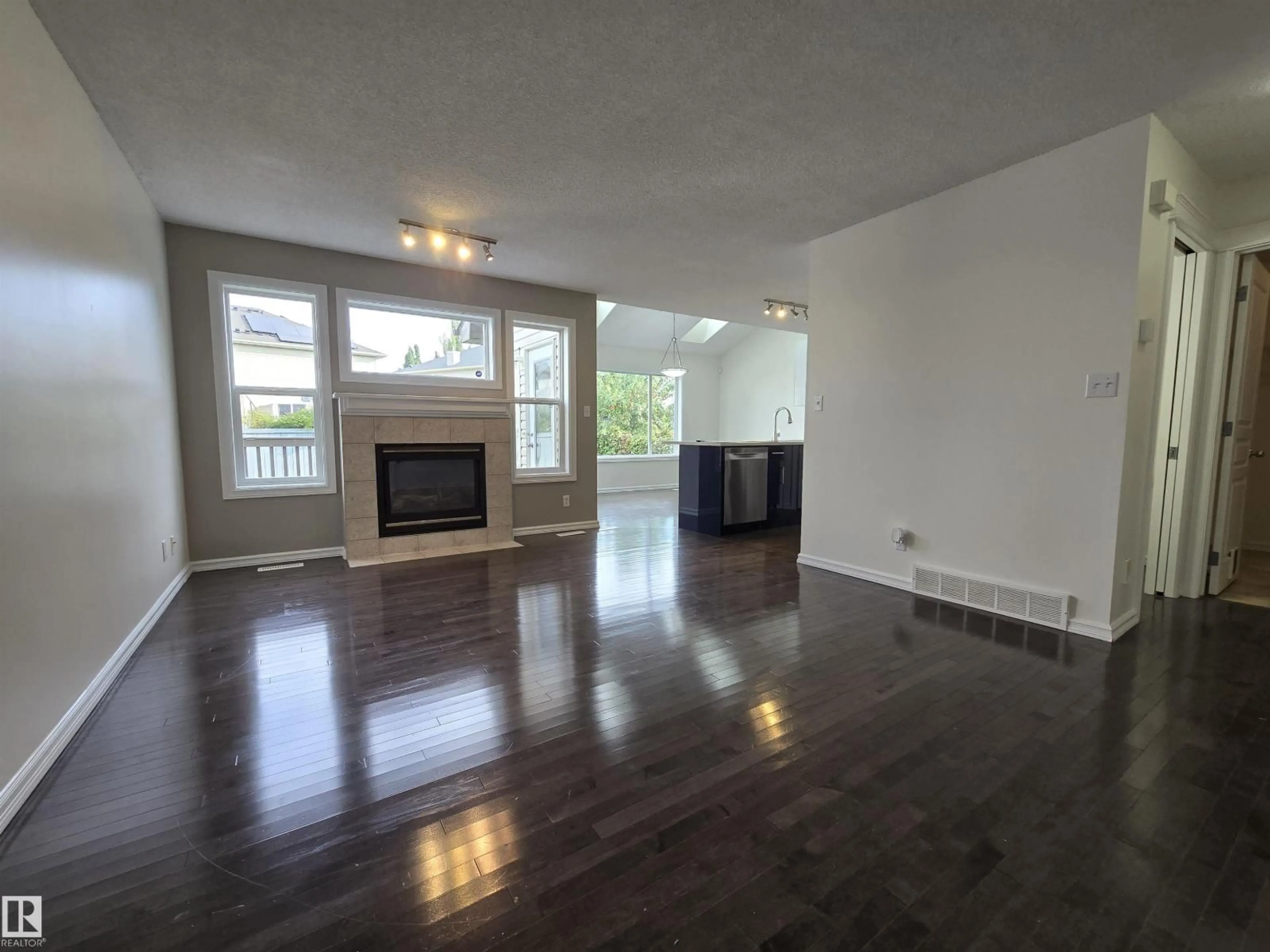 A pic of a room for 21208 89A AV, Edmonton Alberta T5T6V5