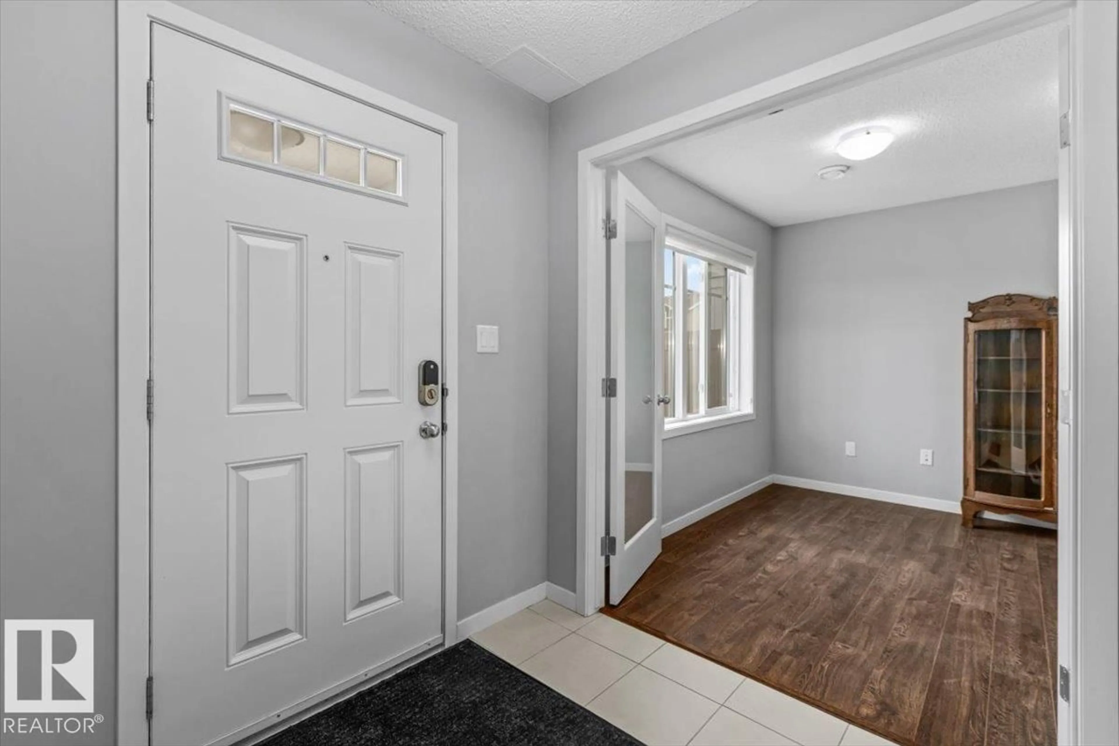 Indoor entryway for #56 - 2905 141 ST, Edmonton Alberta T6W3M4