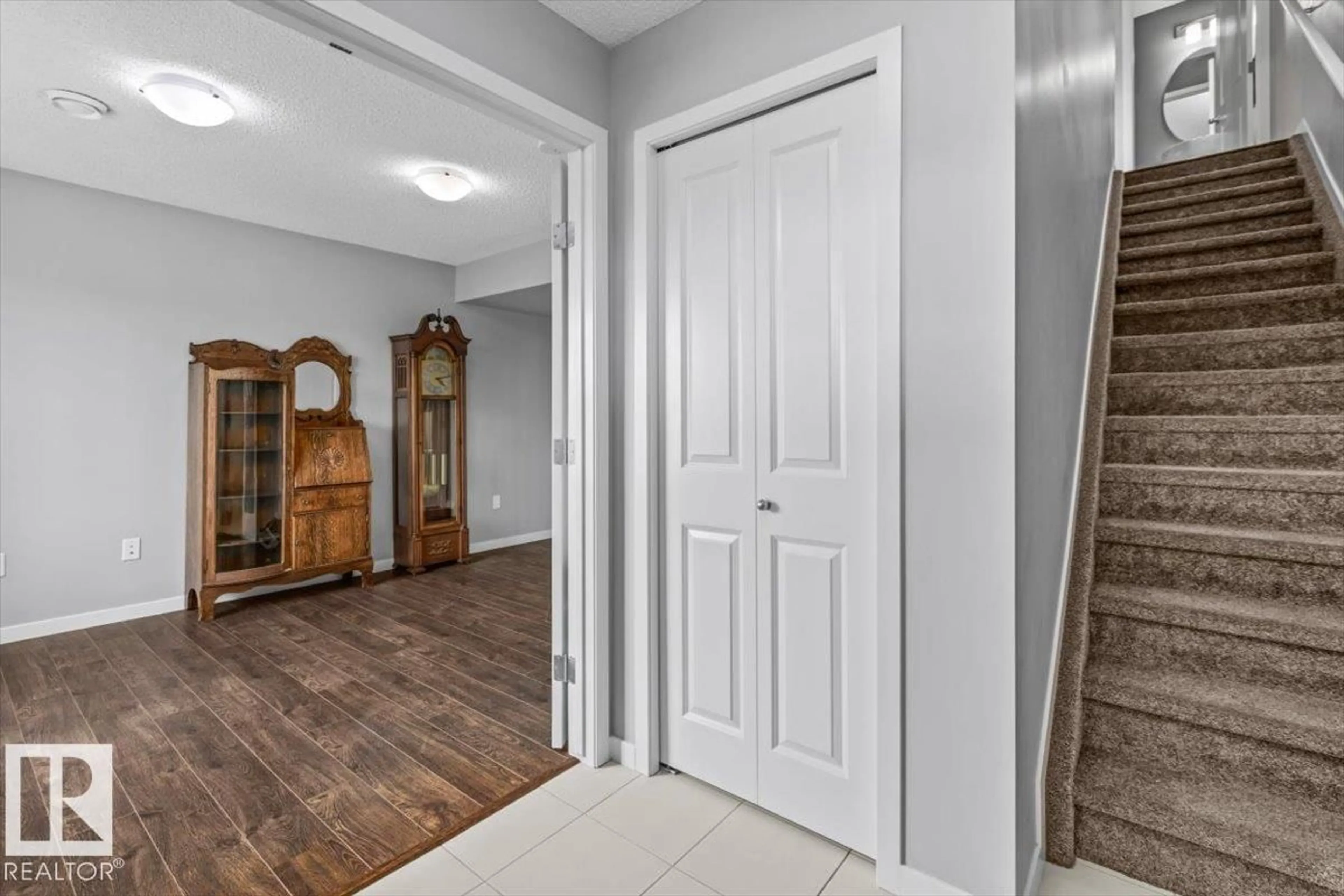 Indoor entryway for #56 - 2905 141 ST, Edmonton Alberta T6W3M4