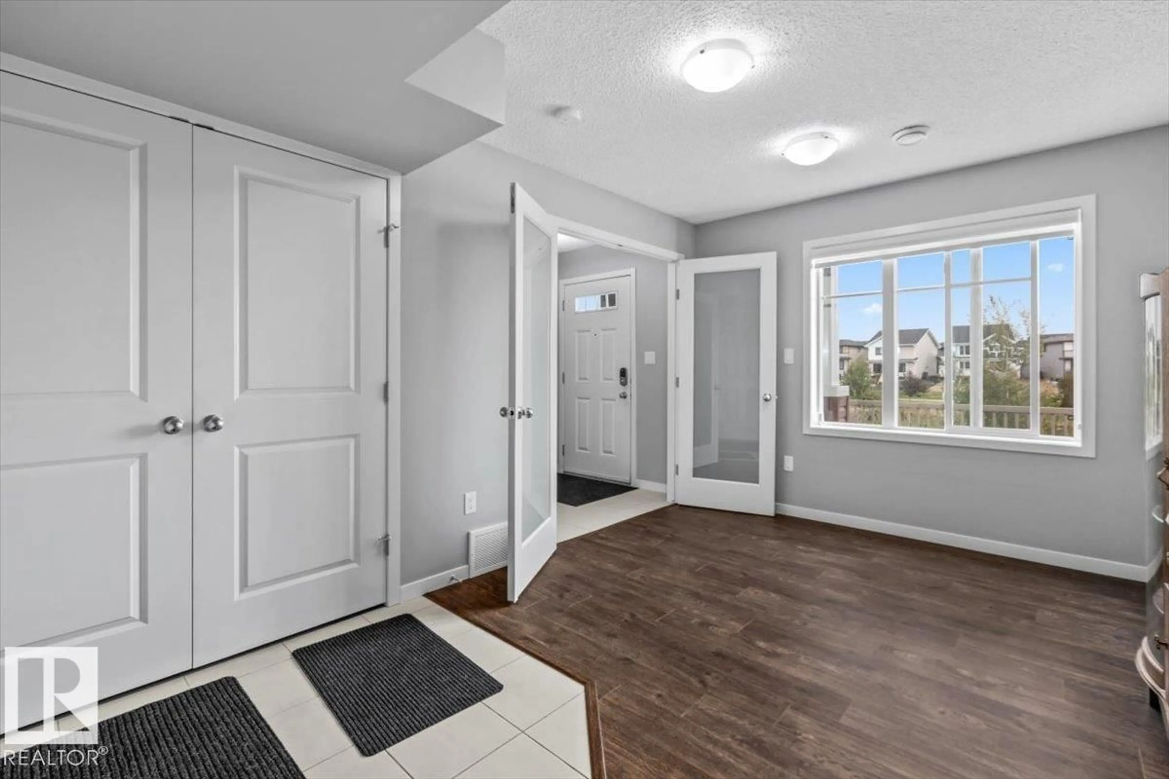 Indoor entryway for #56 - 2905 141 ST, Edmonton Alberta T6W3M4