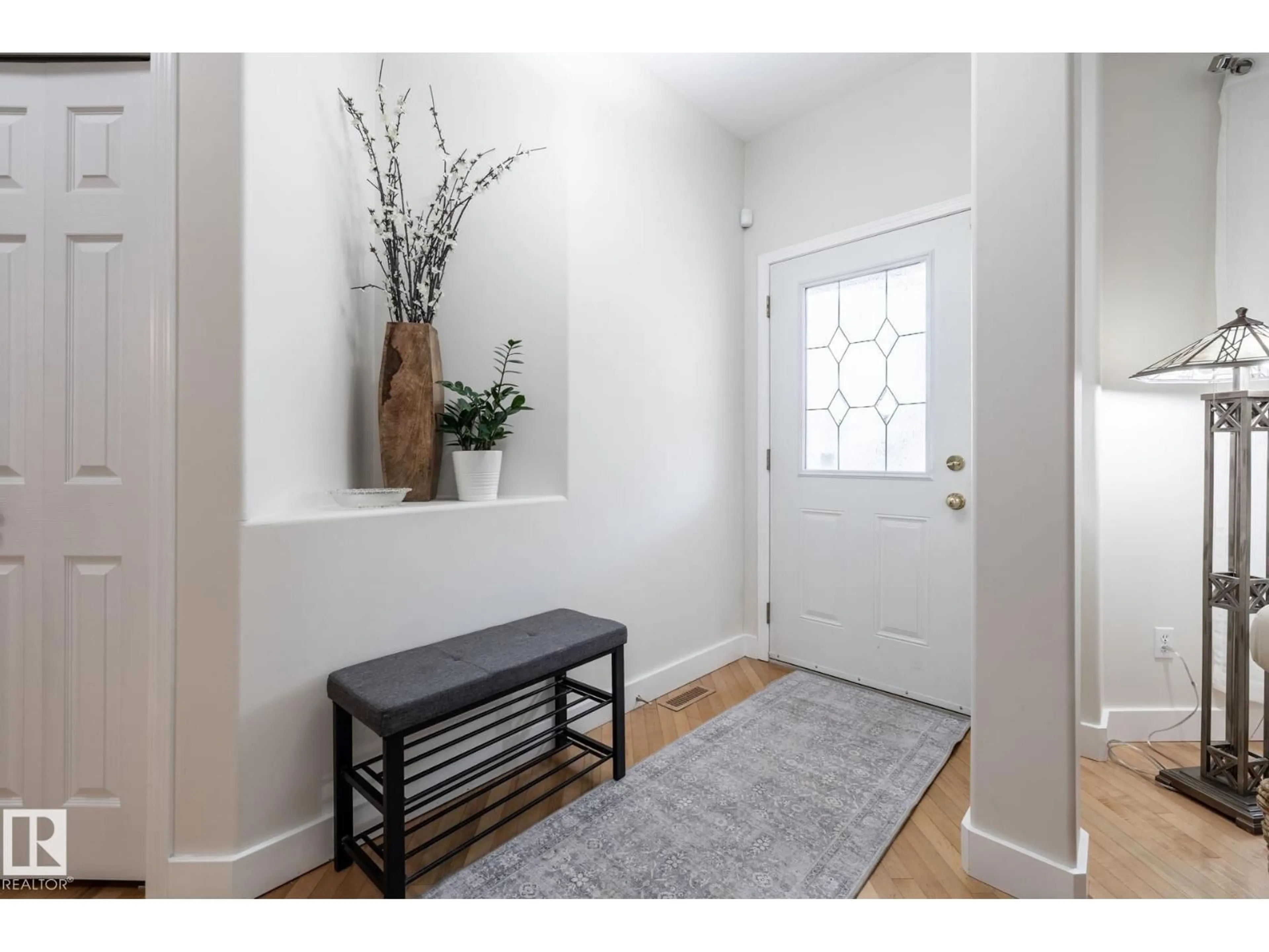 Indoor entryway for 9 - 13 DEER PARK DR, Spruce Grove Alberta T7X4H8