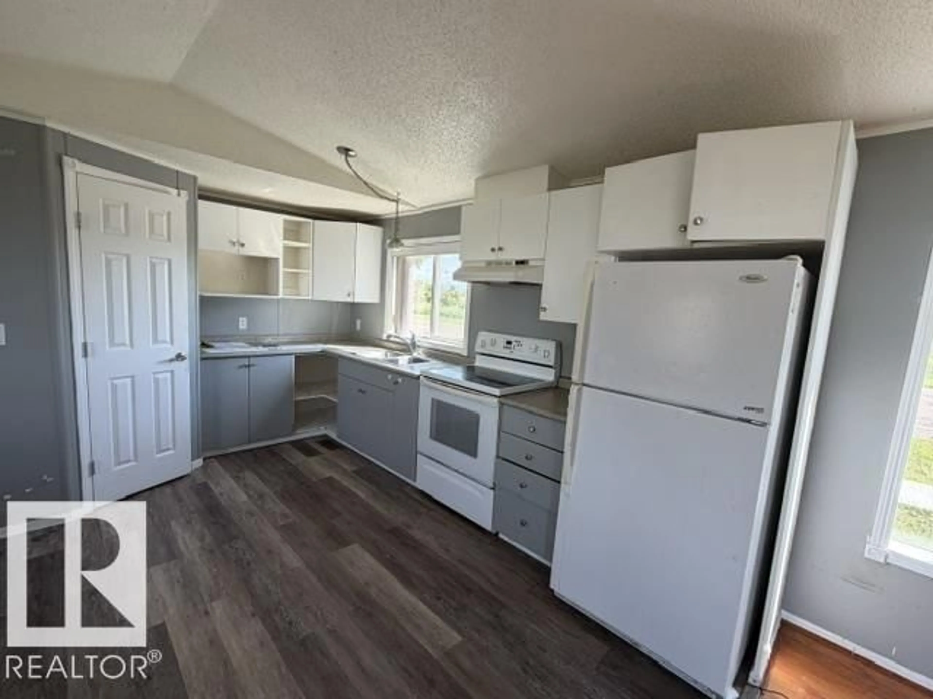 Standard kitchen, unknown for 4801 50 ST, Radway Alberta T0A2V0