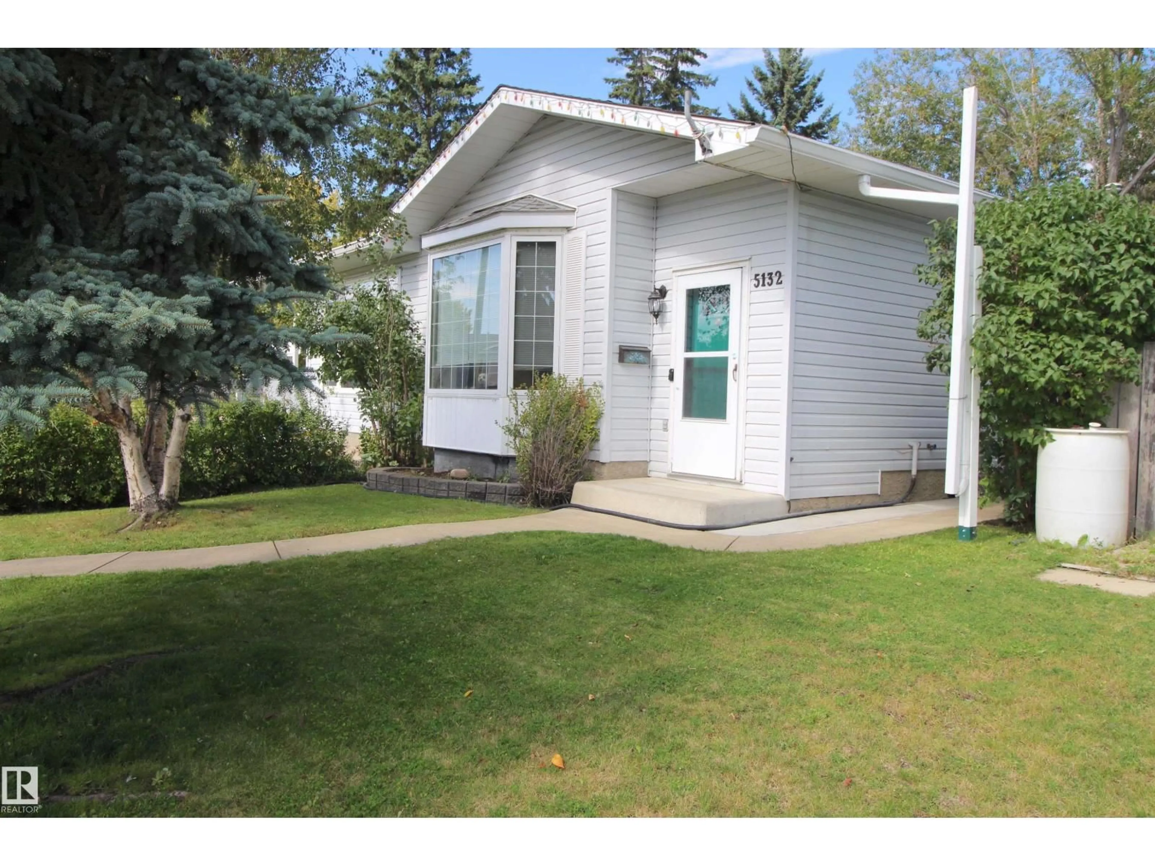 Home with vinyl exterior material, street for 5132 52 AVE, Calmar Alberta T0C0V0