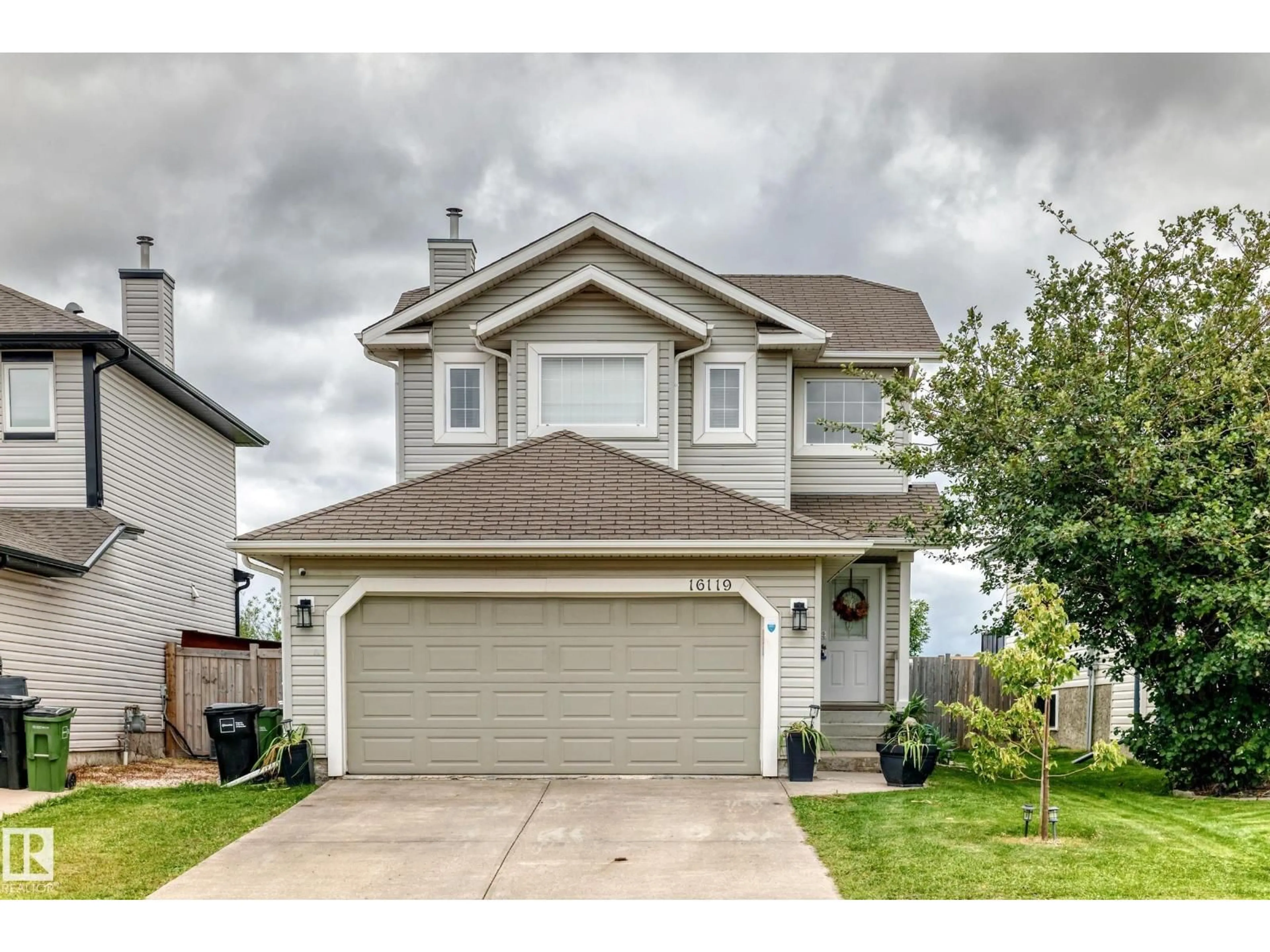 Home with vinyl exterior material, street for NW - 16119 95 ST, Edmonton Alberta T5Z3N2