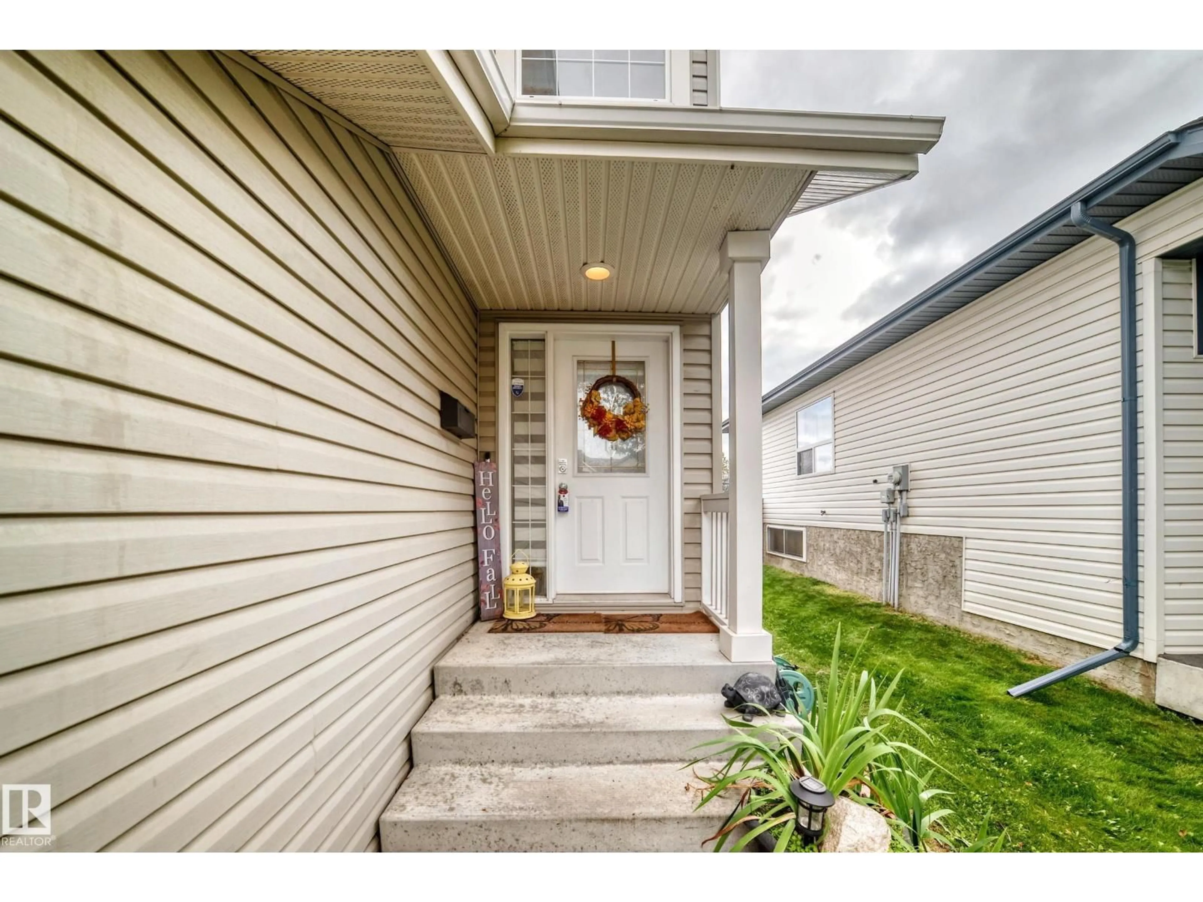 Indoor entryway for NW - 16119 95 ST, Edmonton Alberta T5Z3N2
