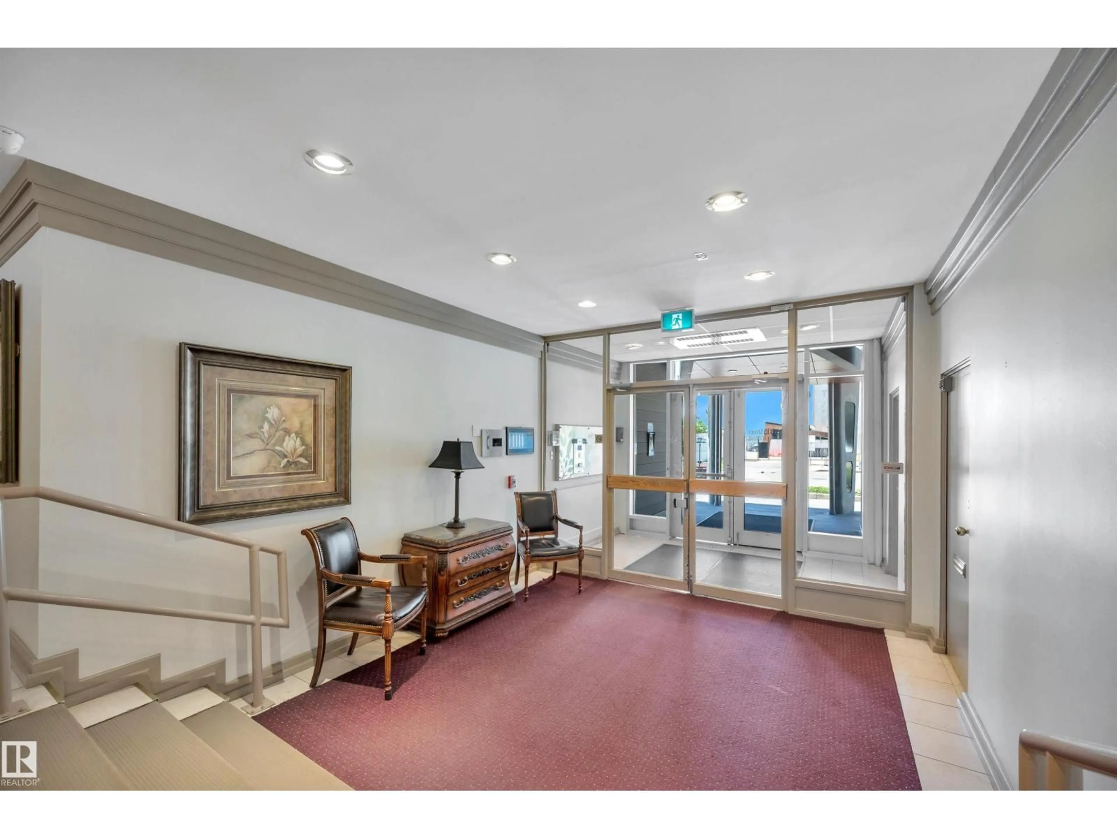 Indoor foyer for 205 - 9835 113 ST, Edmonton Alberta T5K1N4