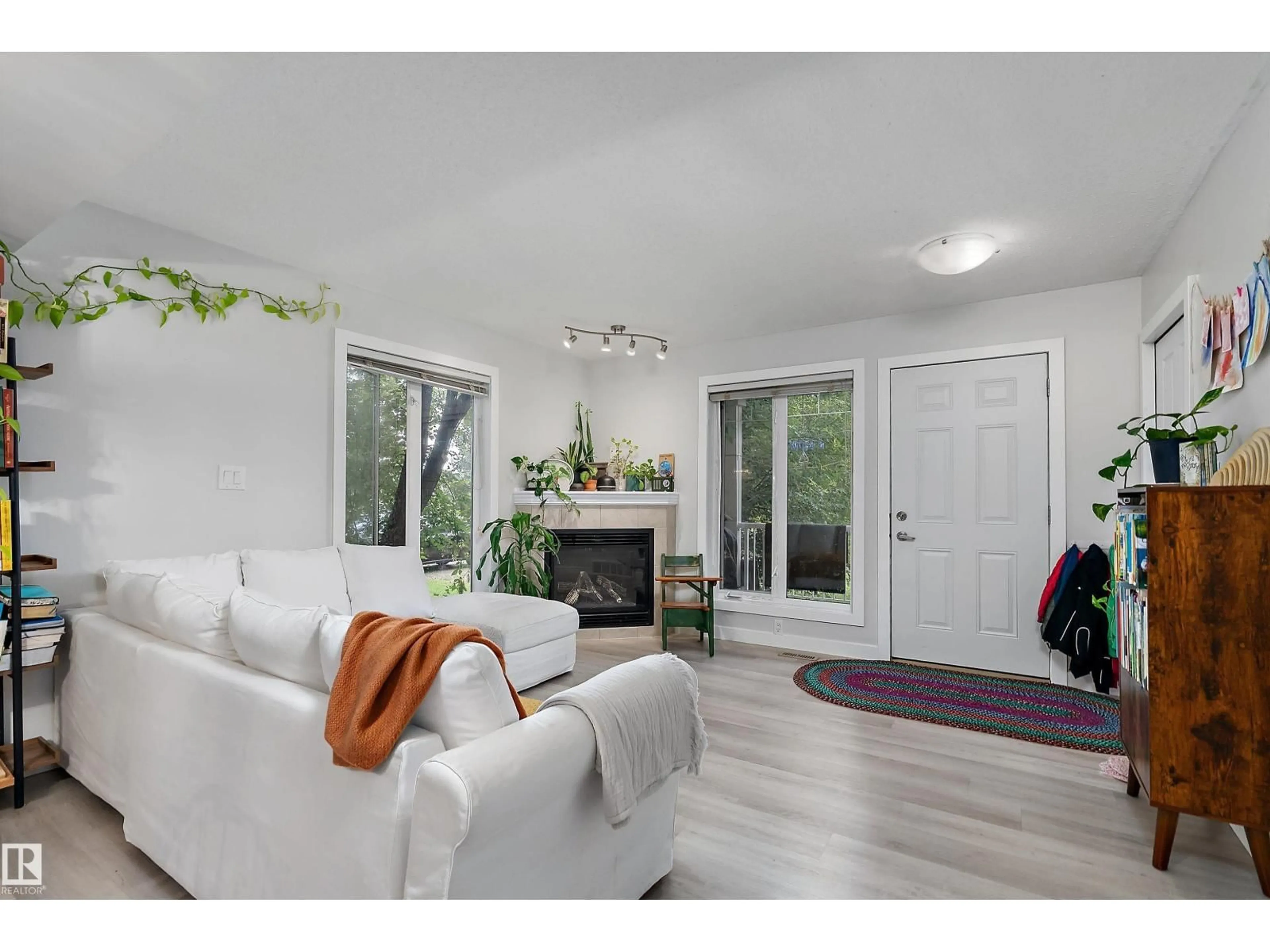 Living room with furniture, wood/laminate floor for C - 4703 49 AV, Leduc Alberta T9E7H8
