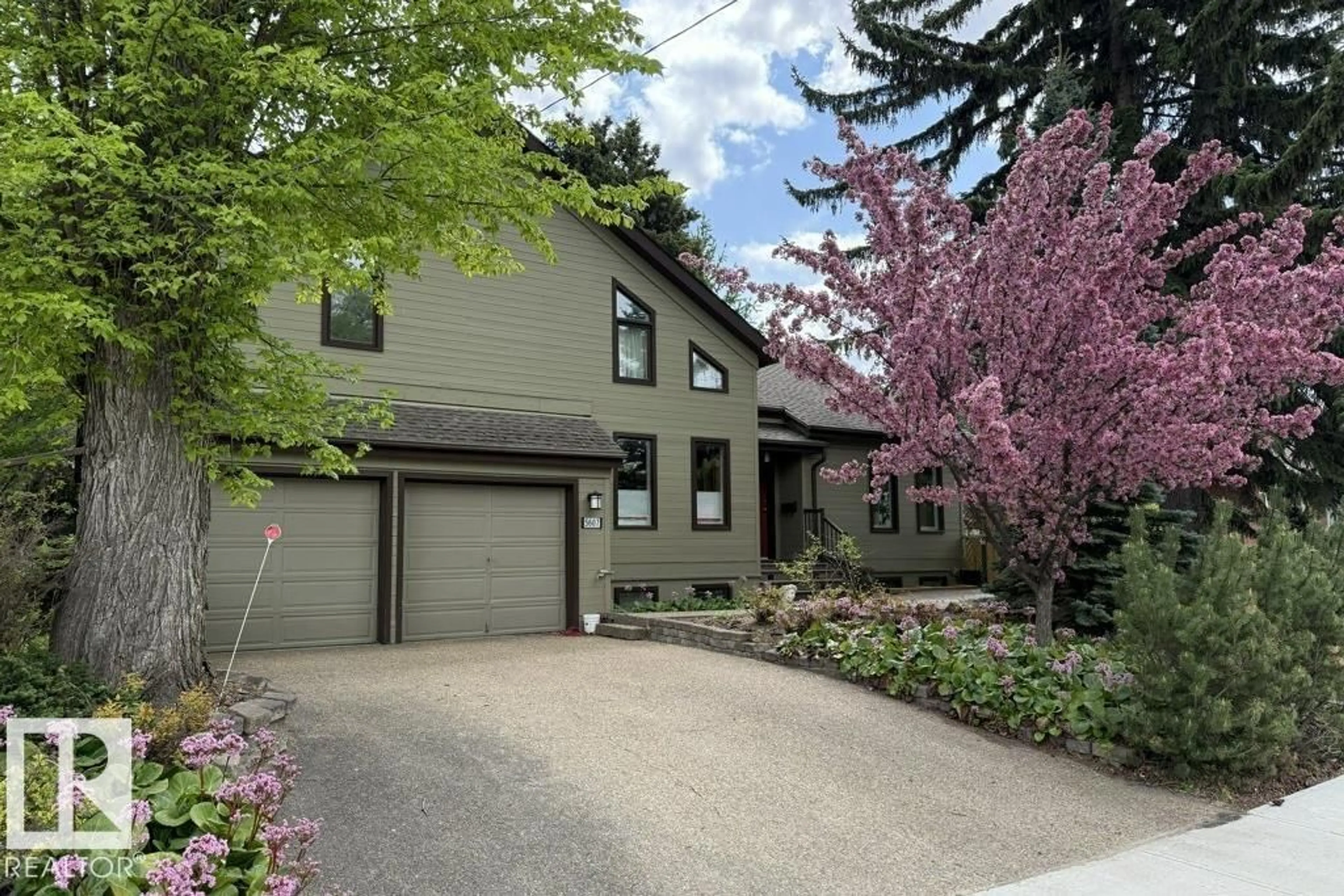 Home with vinyl exterior material, street for 5607 107 ST, Edmonton Alberta T6H2X6