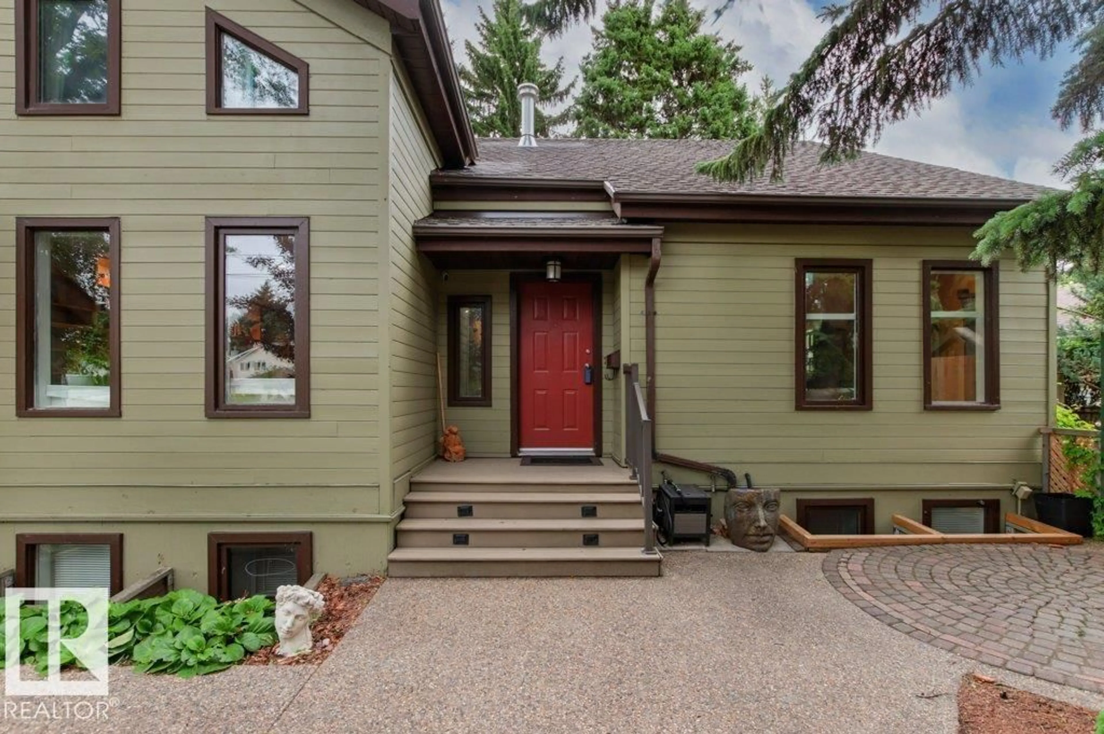Unknown for 5607 107 ST, Edmonton Alberta T6H2X6