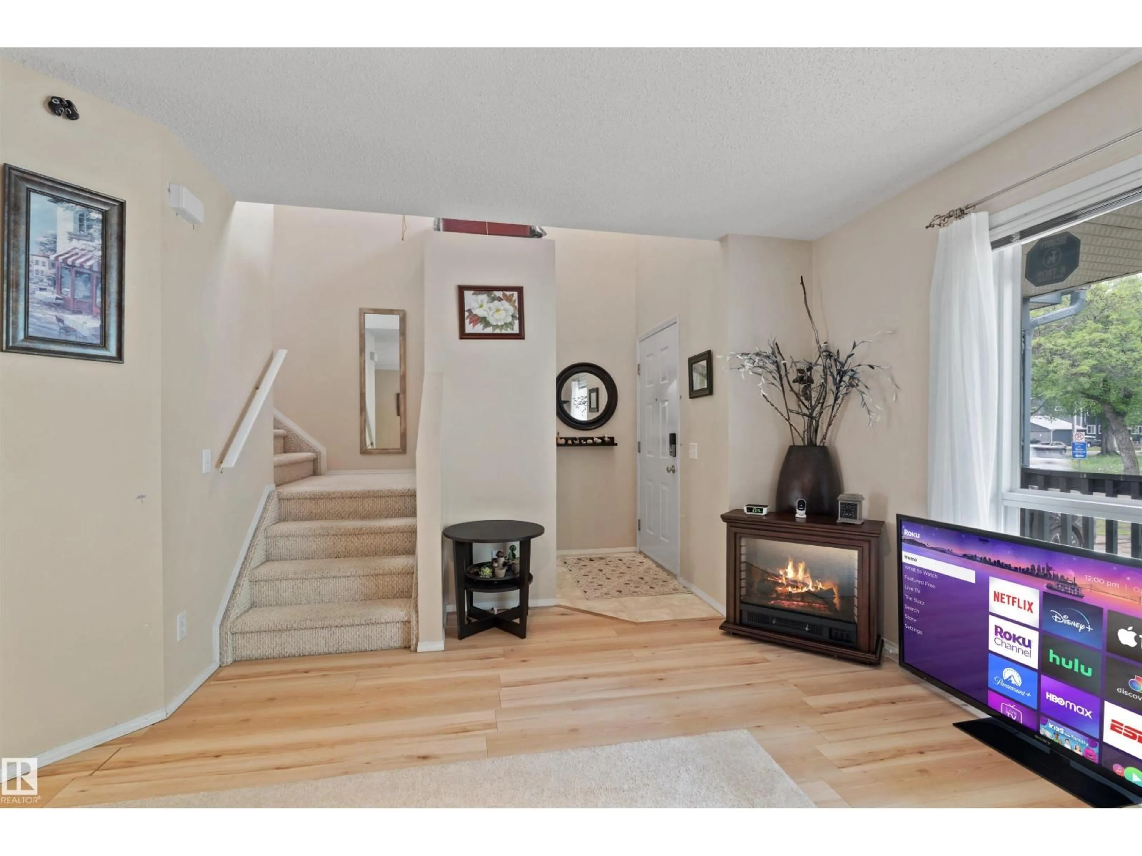 Indoor entryway for 10909 106 ST NW, Edmonton Alberta T5H4M7