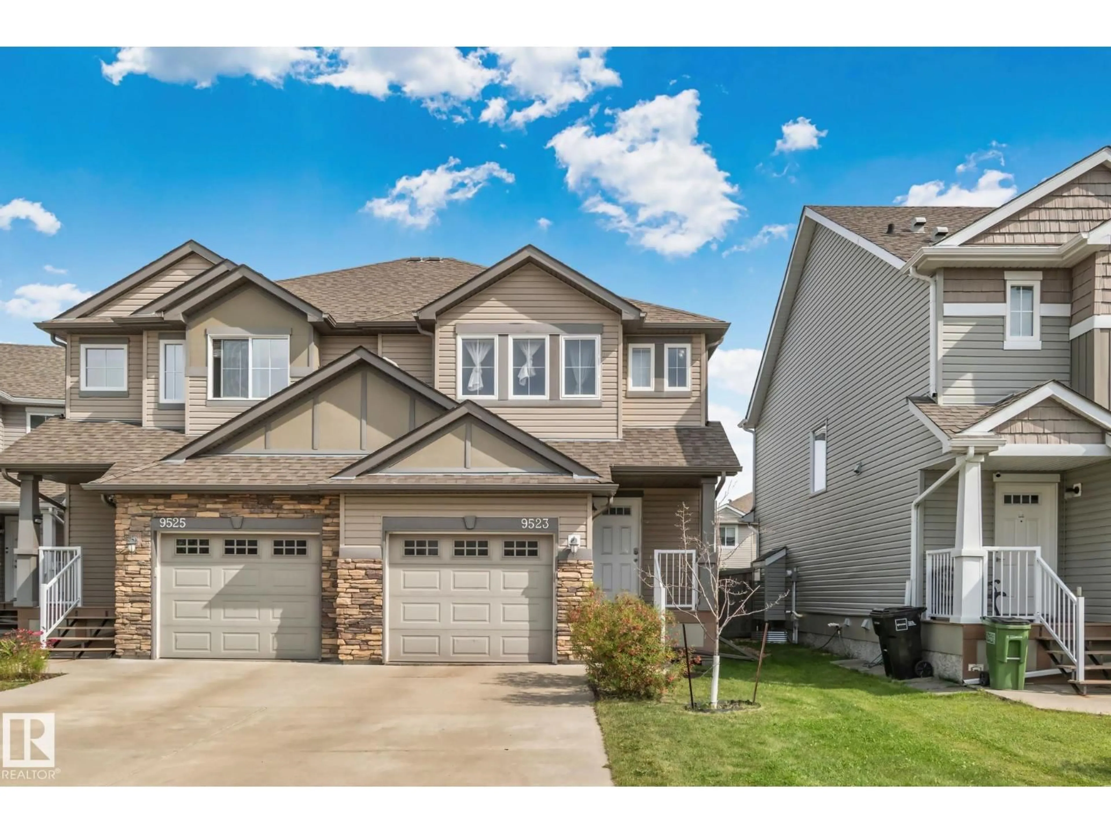 Home with vinyl exterior material, street for 9523 SIMPSON CT, Edmonton Alberta T6R0T8