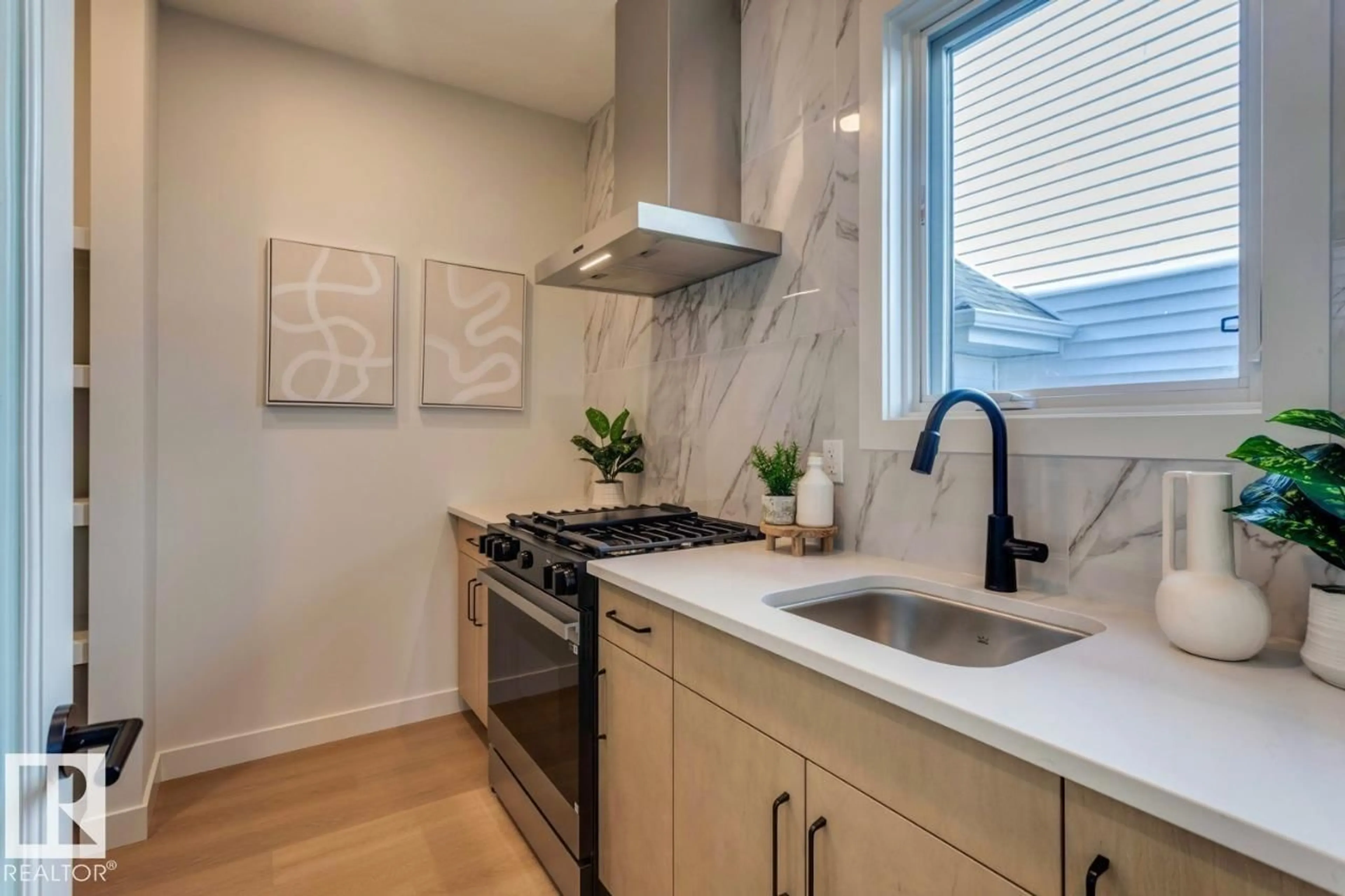 Contemporary kitchen, ceramic/tile floor for SW - 5109 CAWSEY BN, Edmonton Alberta T6W5Y5
