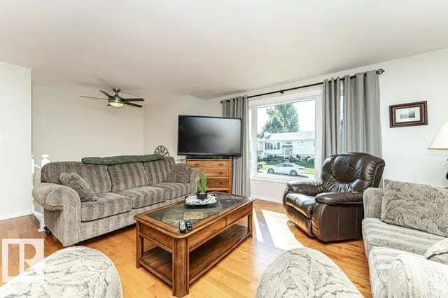 5924 11 AV, Edmonton 5