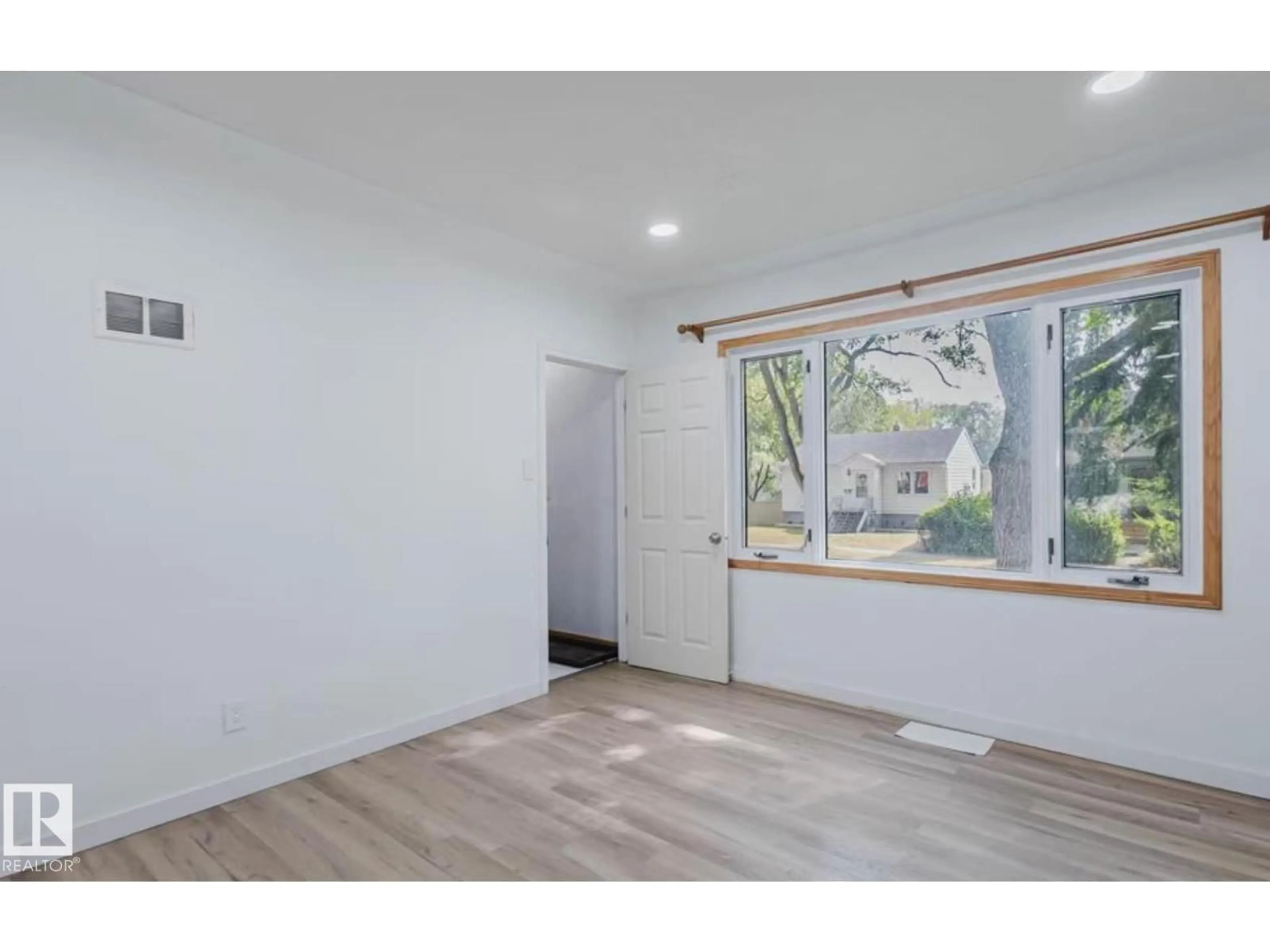 A pic of a room for 10948 75 AV, Edmonton Alberta T6G0G9