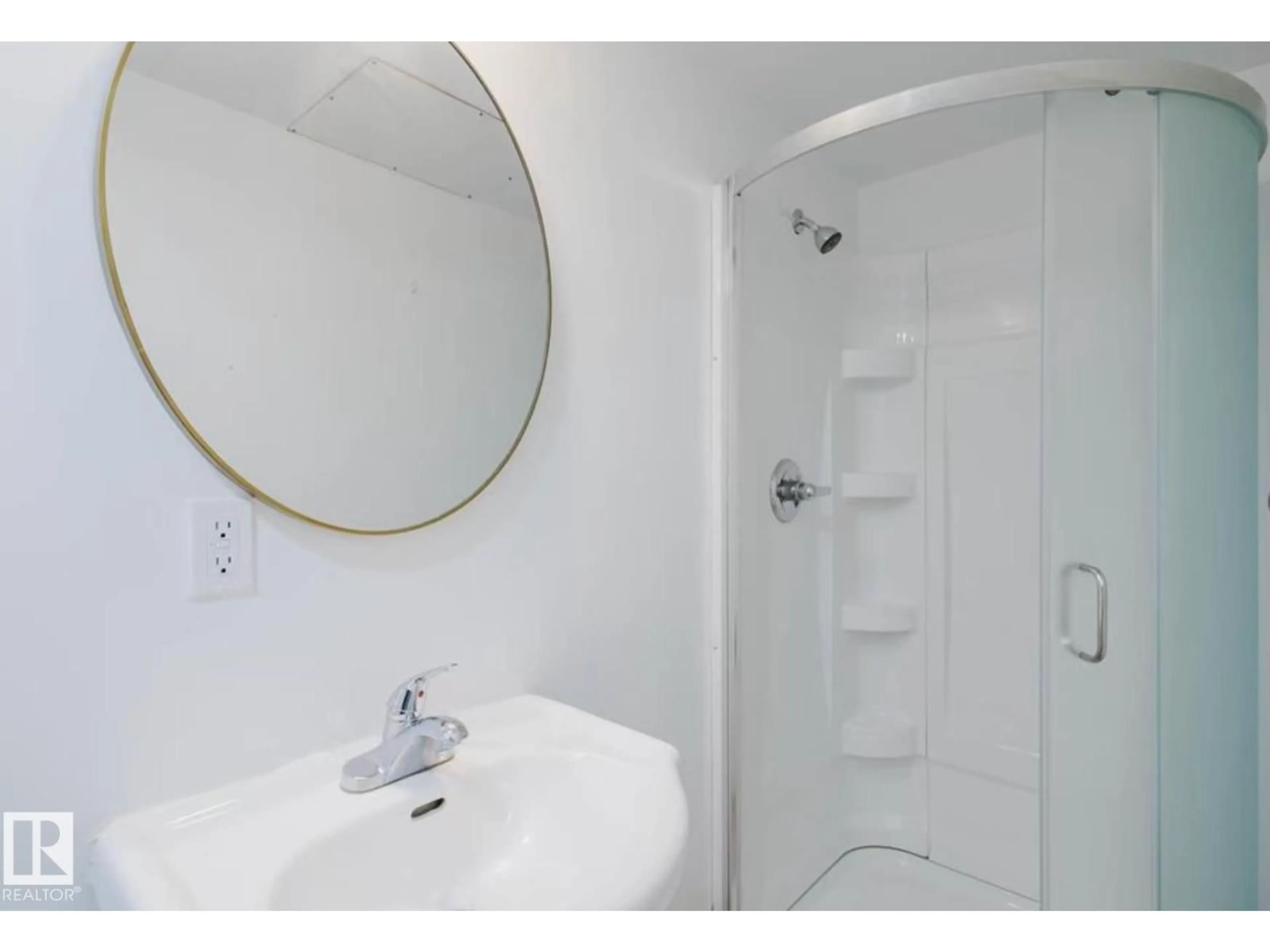 Standard bathroom, ceramic/tile floor for 10948 75 AV, Edmonton Alberta T6G0G9