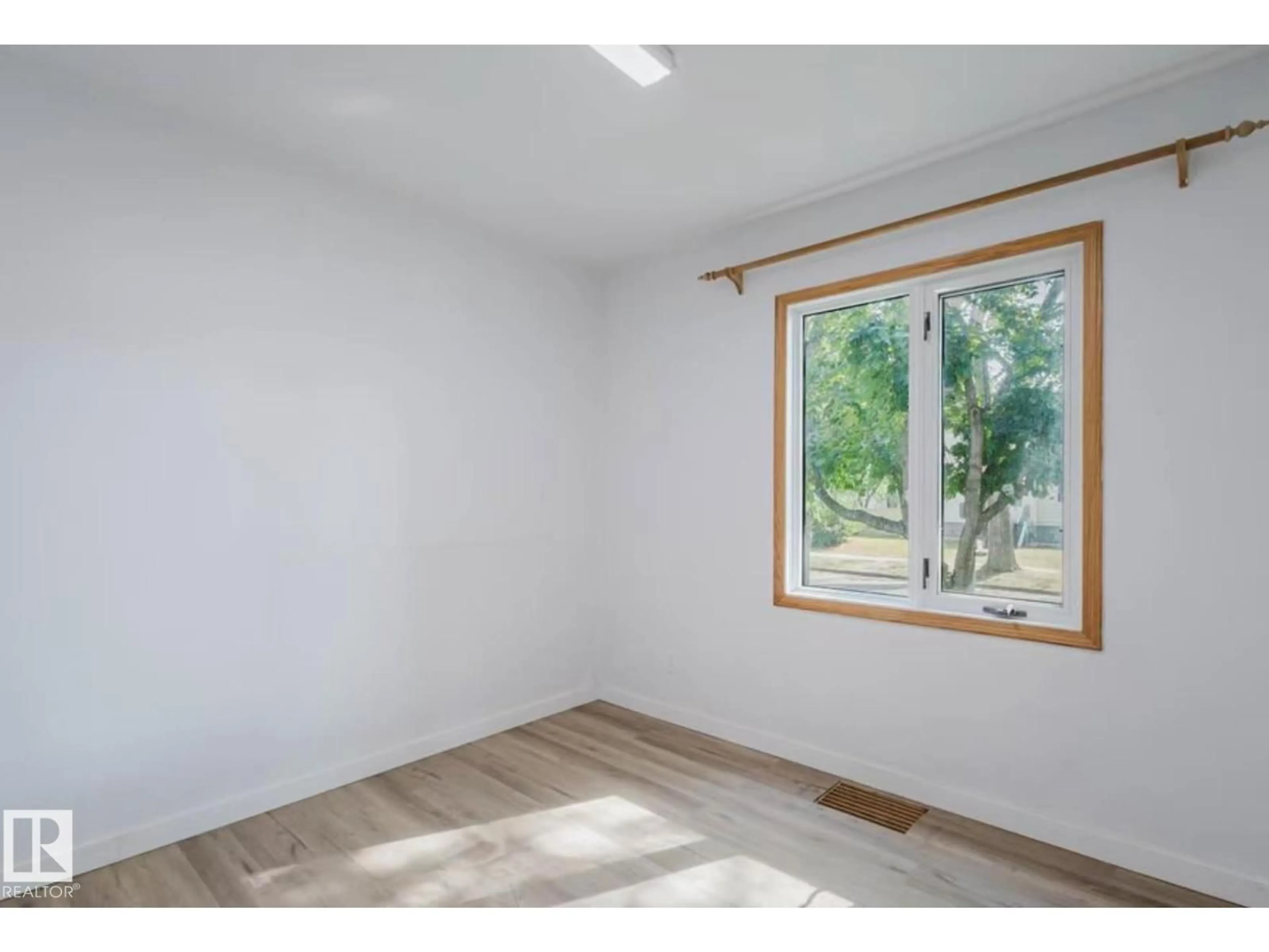 A pic of a room for 10948 75 AV, Edmonton Alberta T6G0G9