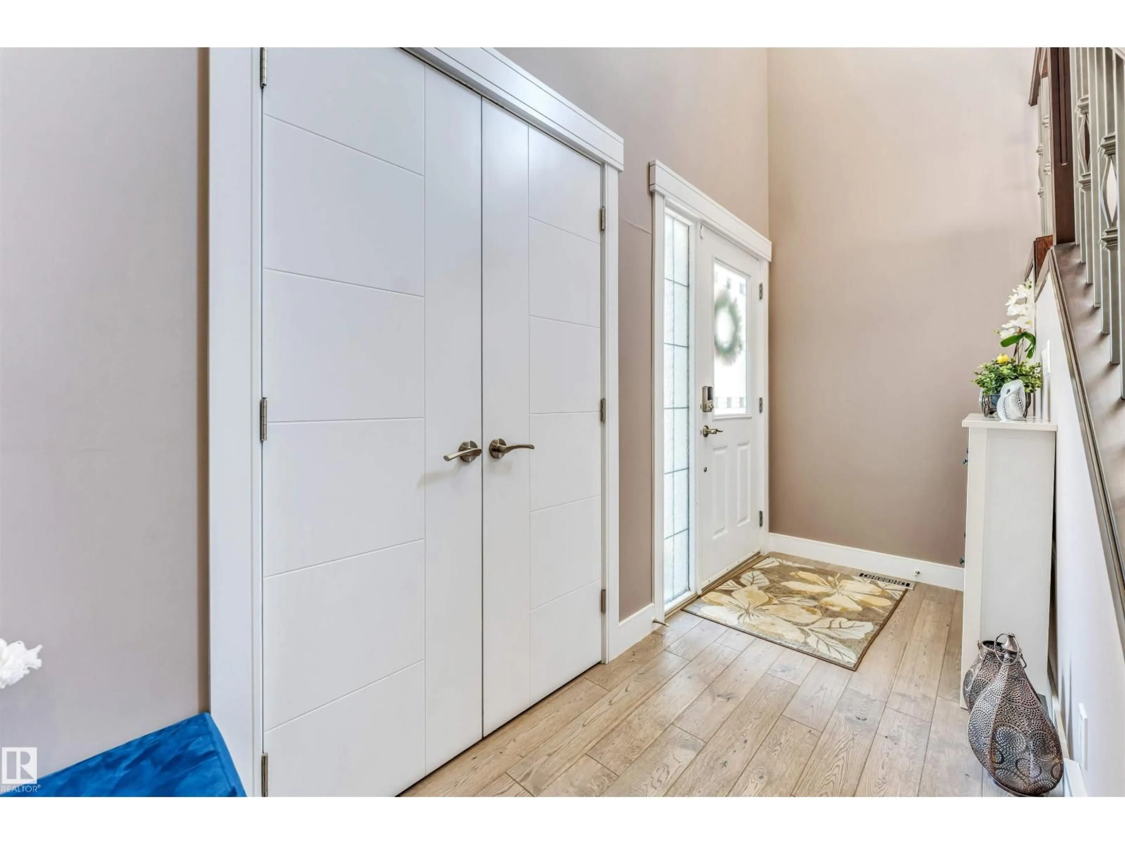 Indoor entryway for 3819 CLAXTON CL, Edmonton Alberta T6W1Y5