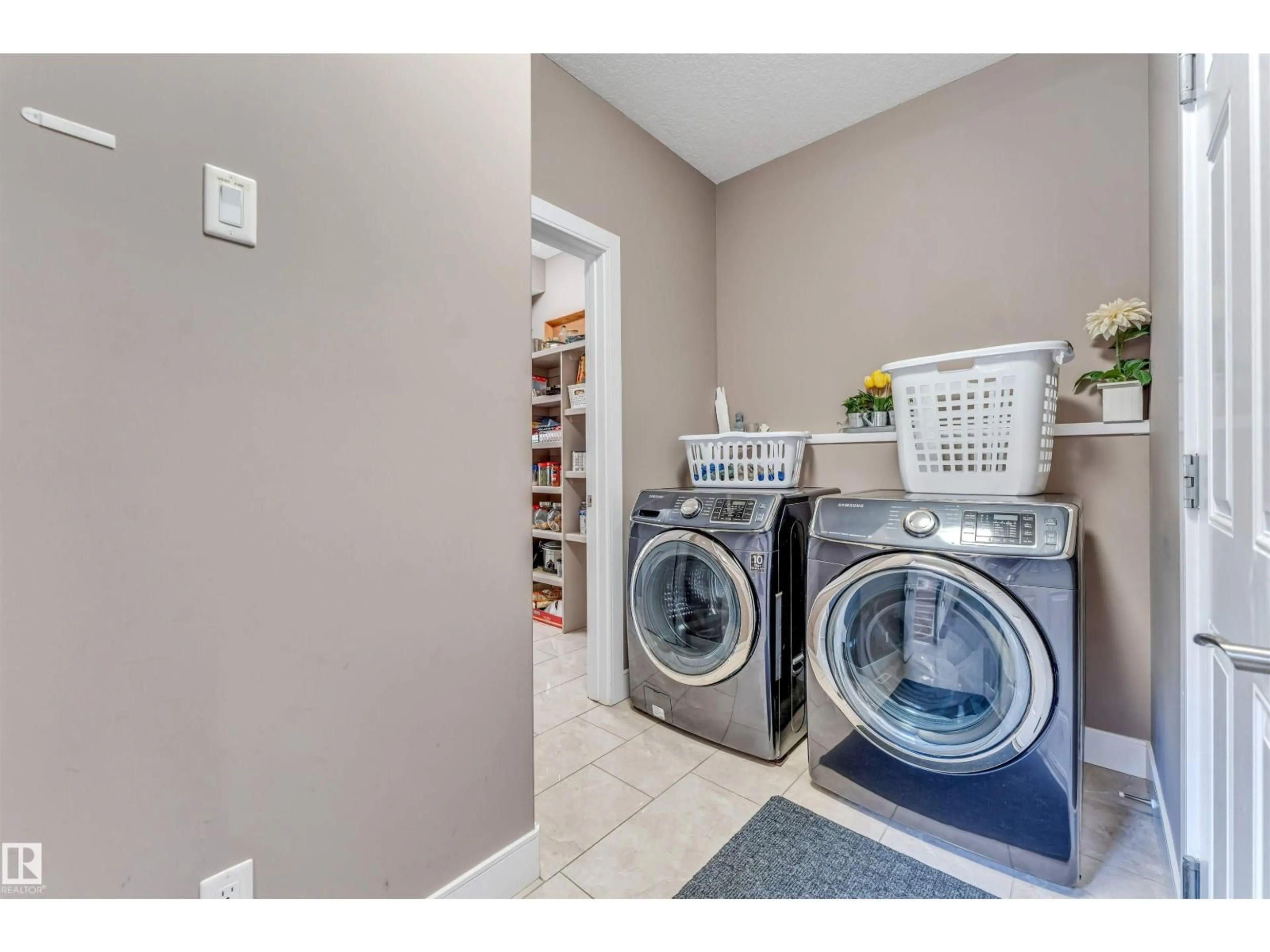 Laundry room for 3819 CLAXTON CL, Edmonton Alberta T6W1Y5