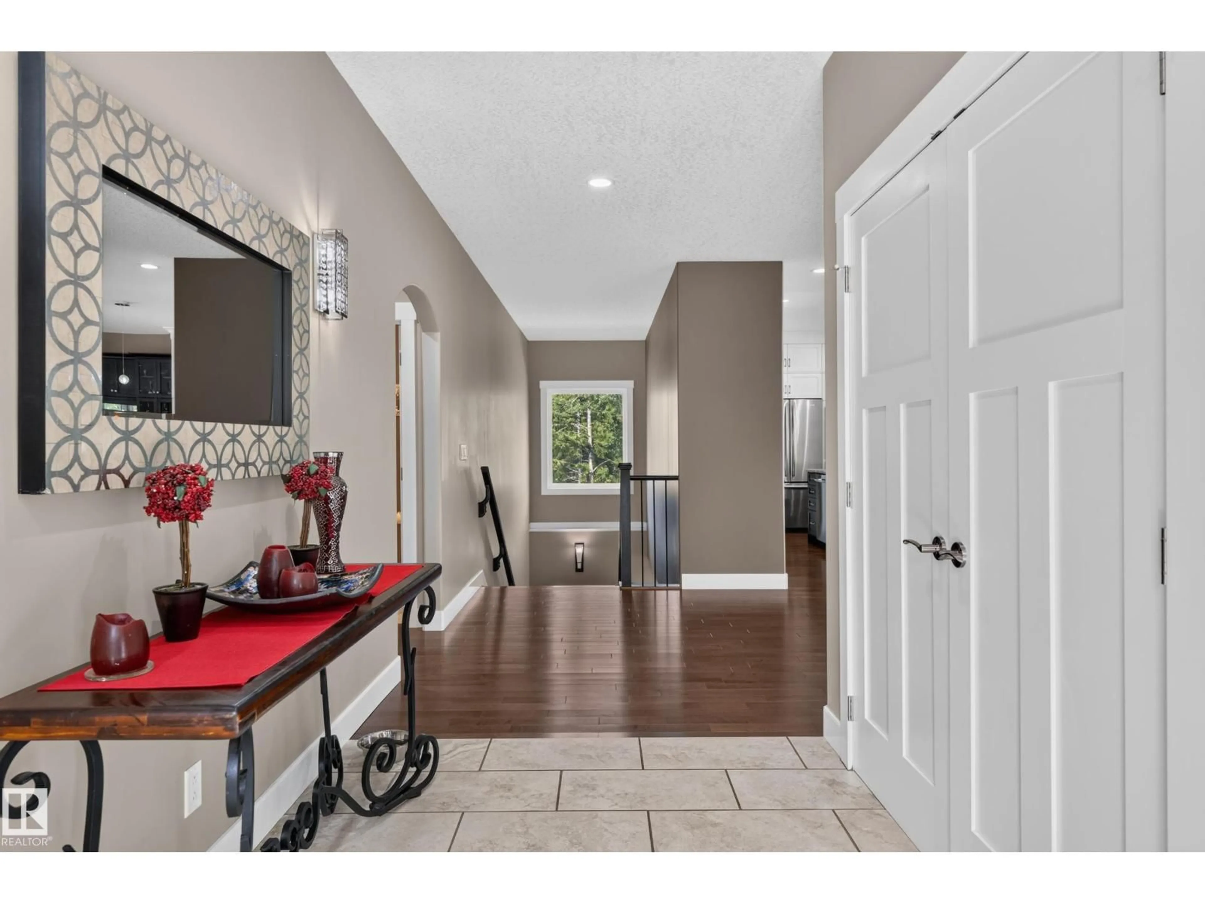 Indoor entryway for 4 - 54020 HGHWAY 779, Rural Parkland County Alberta T7Y0A3