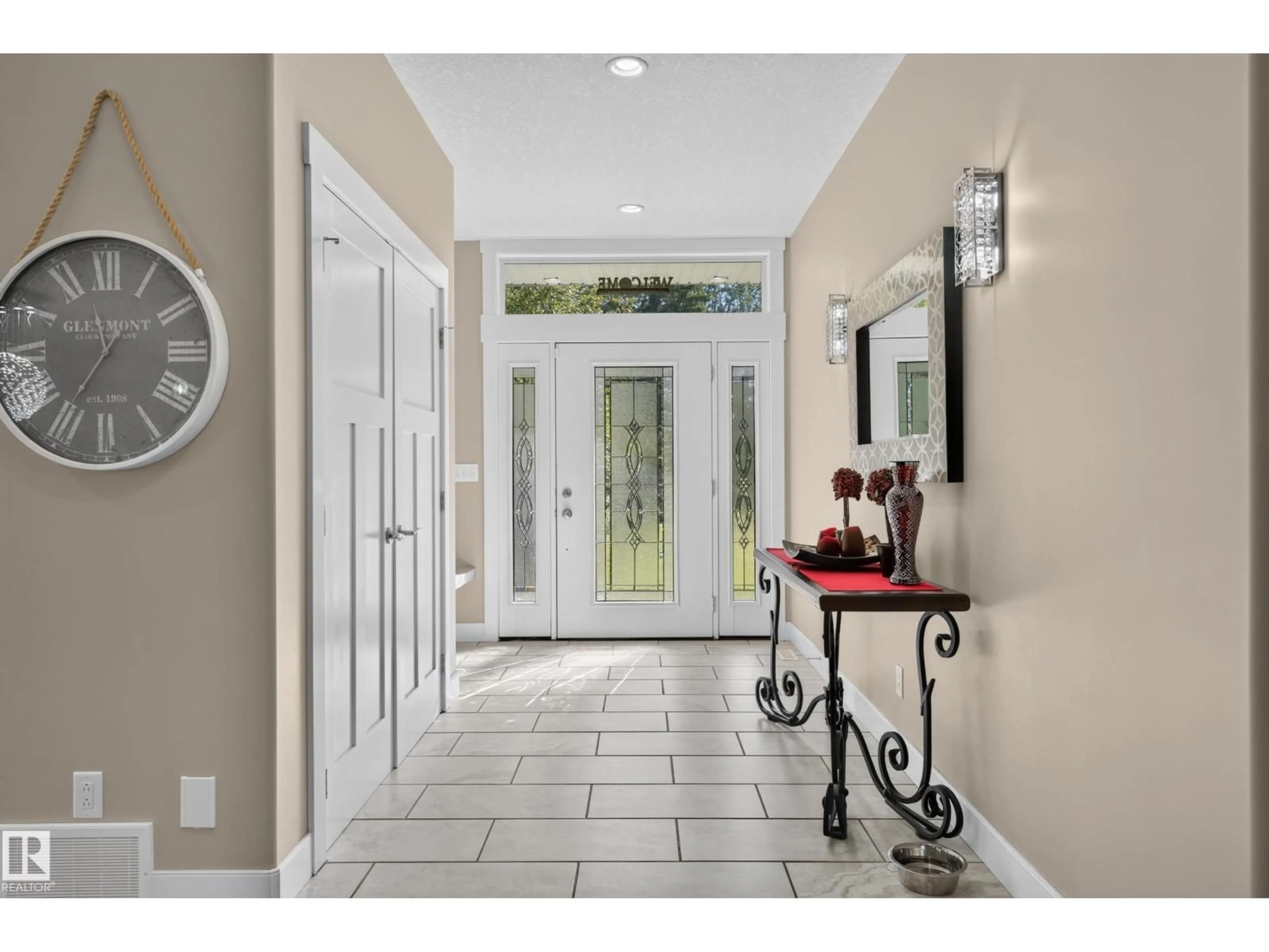 Indoor entryway for 4 - 54020 HGHWAY 779, Rural Parkland County Alberta T7Y0A3