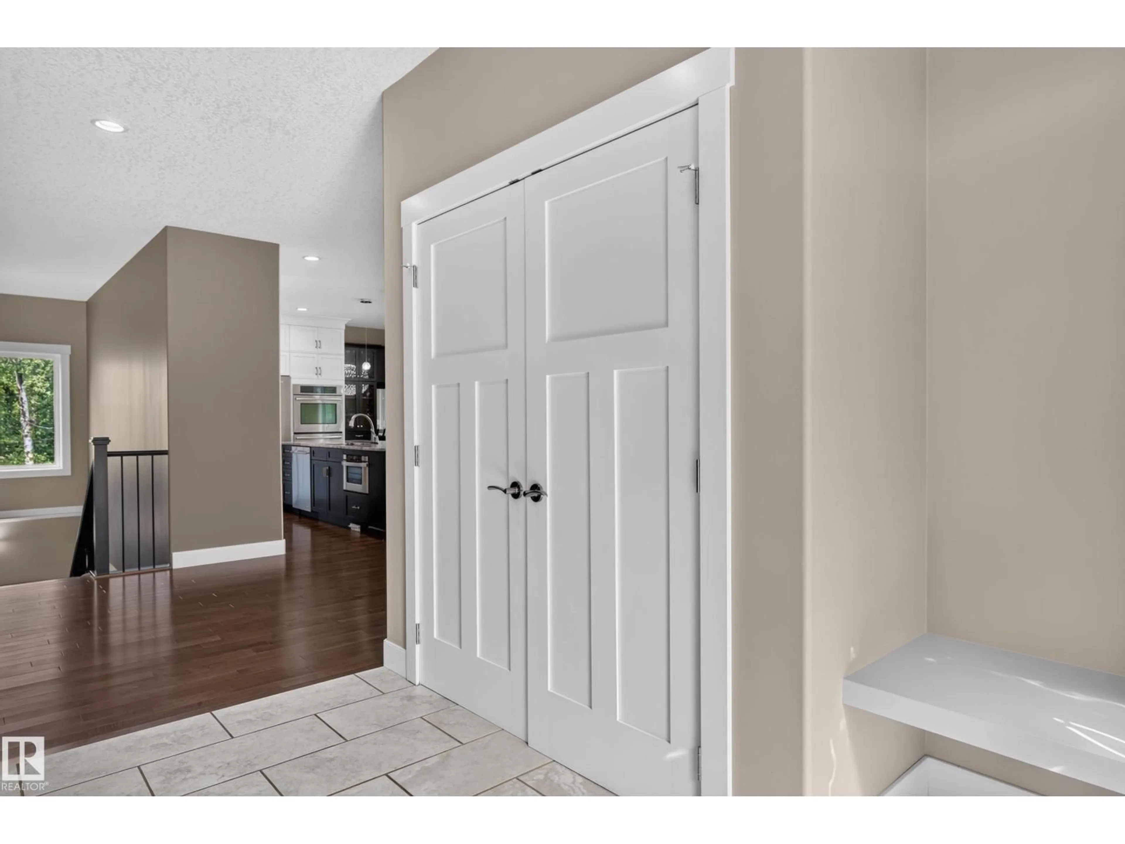 Indoor entryway for 4 - 54020 HGHWAY 779, Rural Parkland County Alberta T7Y0A3