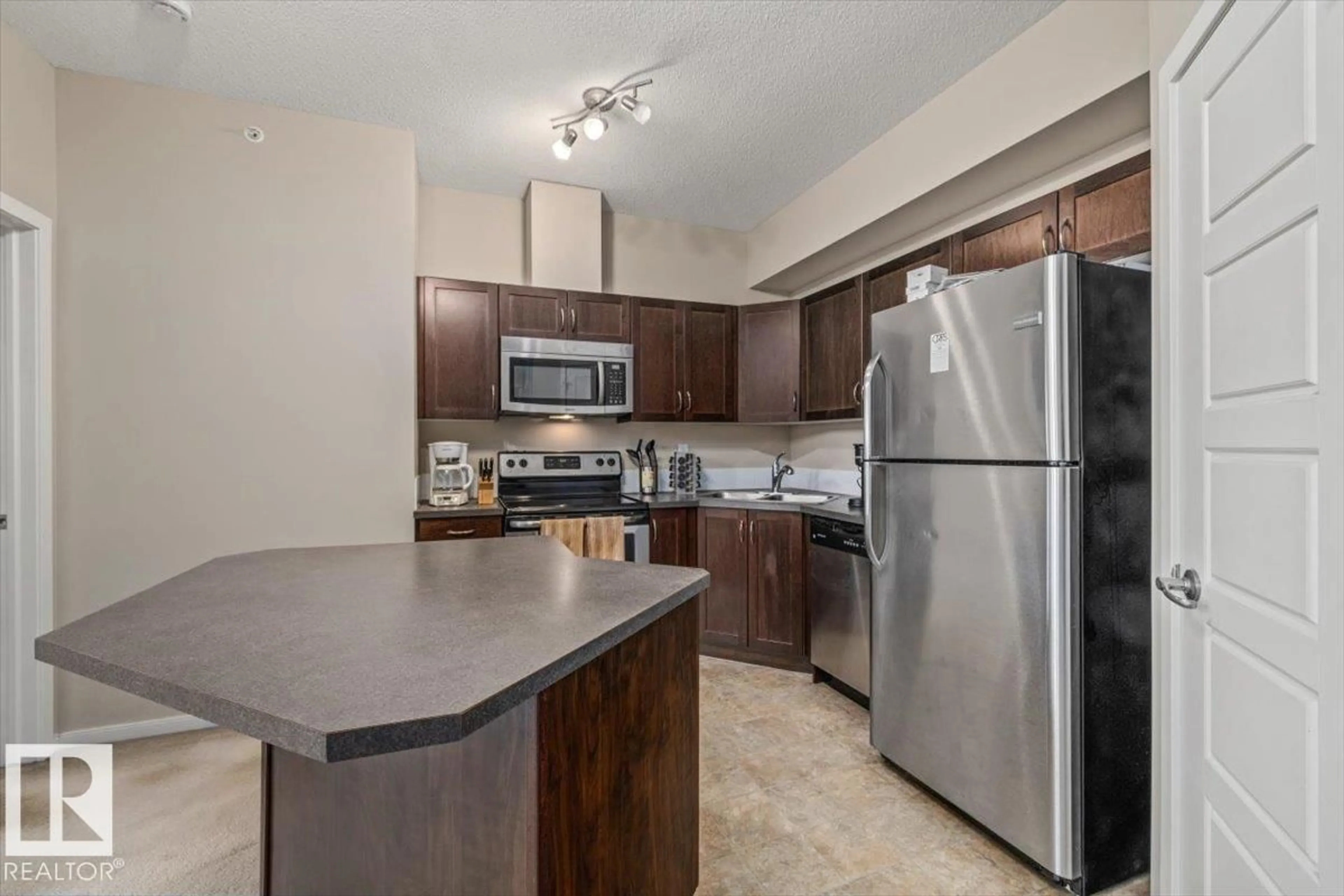 Standard kitchen, unknown for 401 - 13835 155 AV, Edmonton Alberta T6V0B8